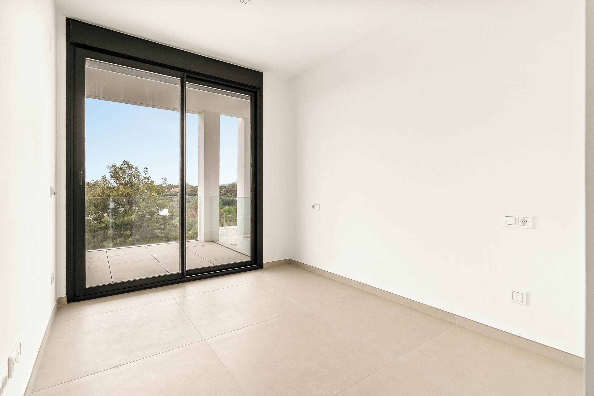 Modern 2-Bedroom Apartment in Symphony Suites – Cancelada, Estepona — photo 8