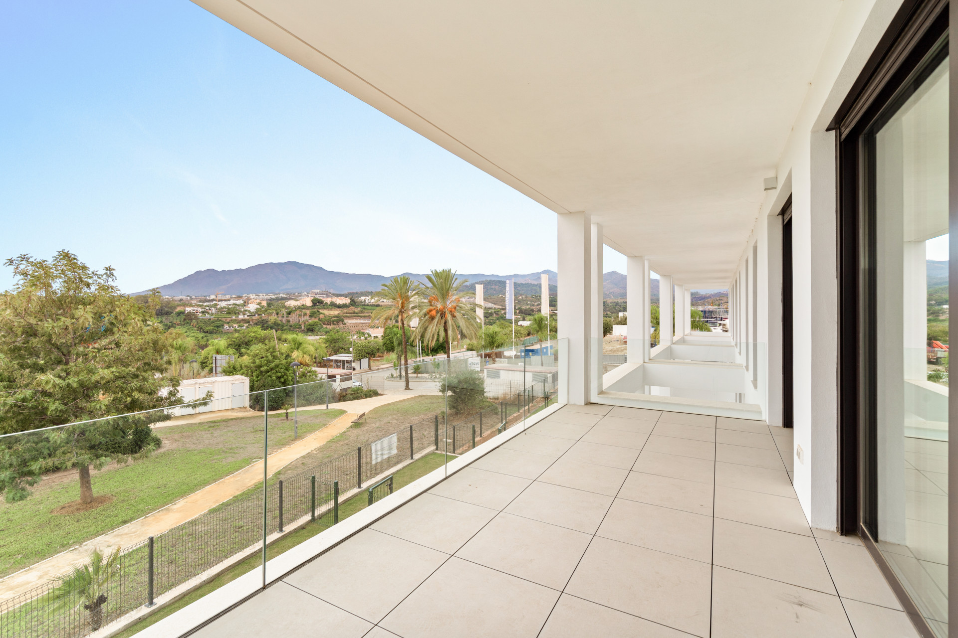 Modern 2-Bedroom Apartment in Symphony Suites – Cancelada, Estepona — photo 2