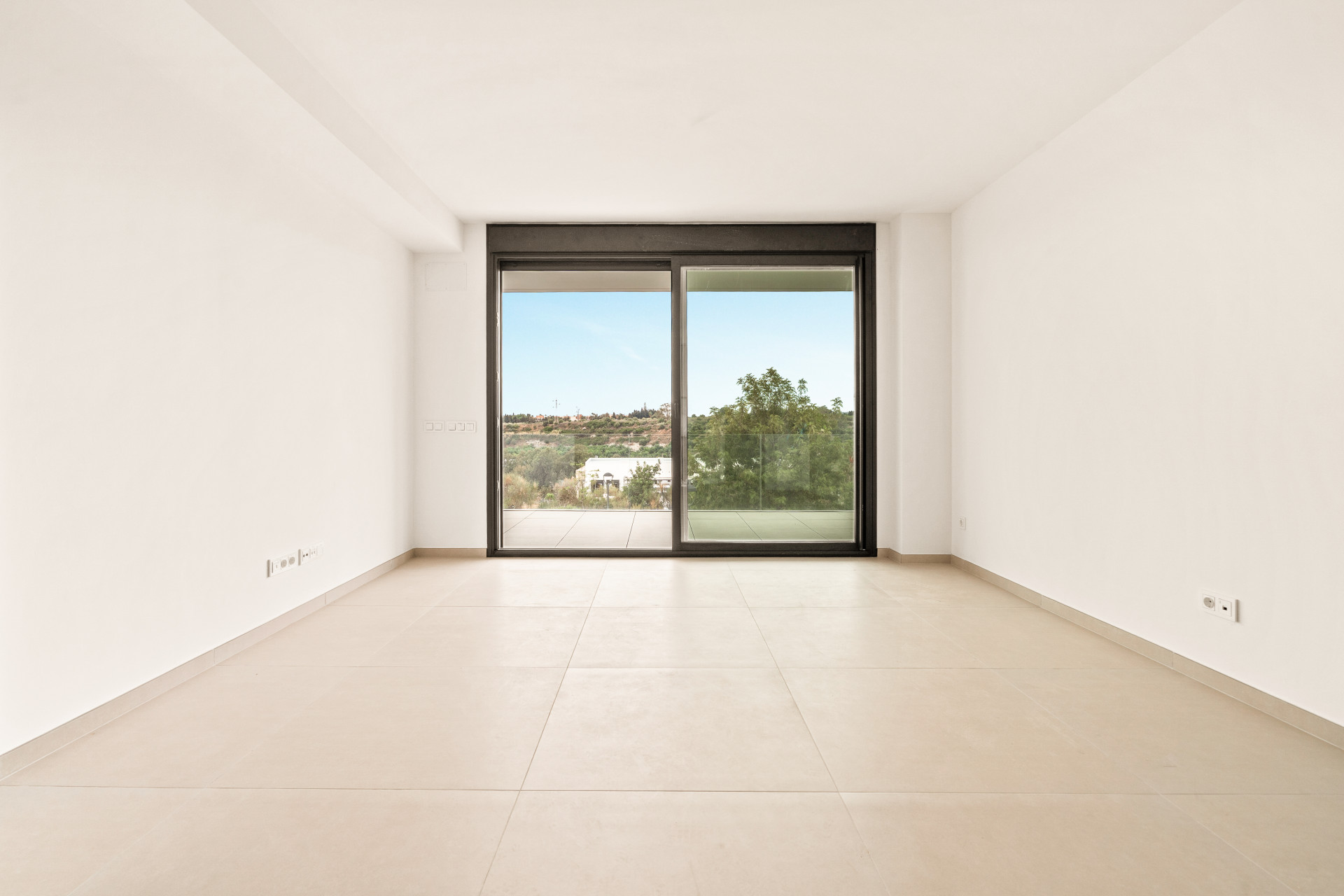 Modern 2-Bedroom Apartment in Symphony Suites – Cancelada, Estepona — photo 7