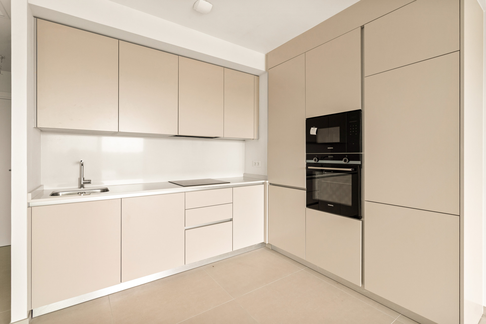 Modern 2-Bedroom Apartment in Symphony Suites – Cancelada, Estepona — photo 4
