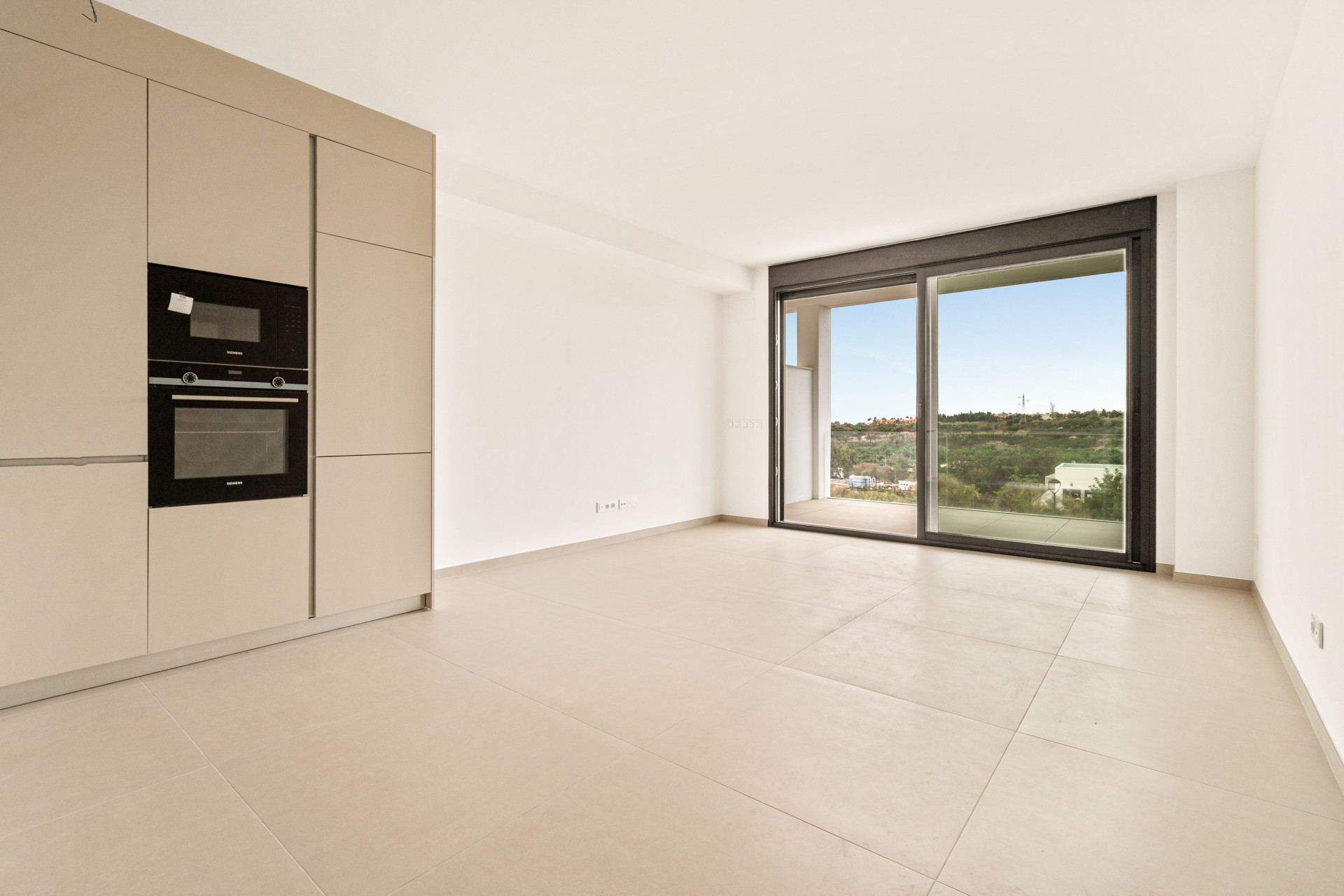 Modern 2-Bedroom Apartment in Symphony Suites – Cancelada, Estepona — photo 6