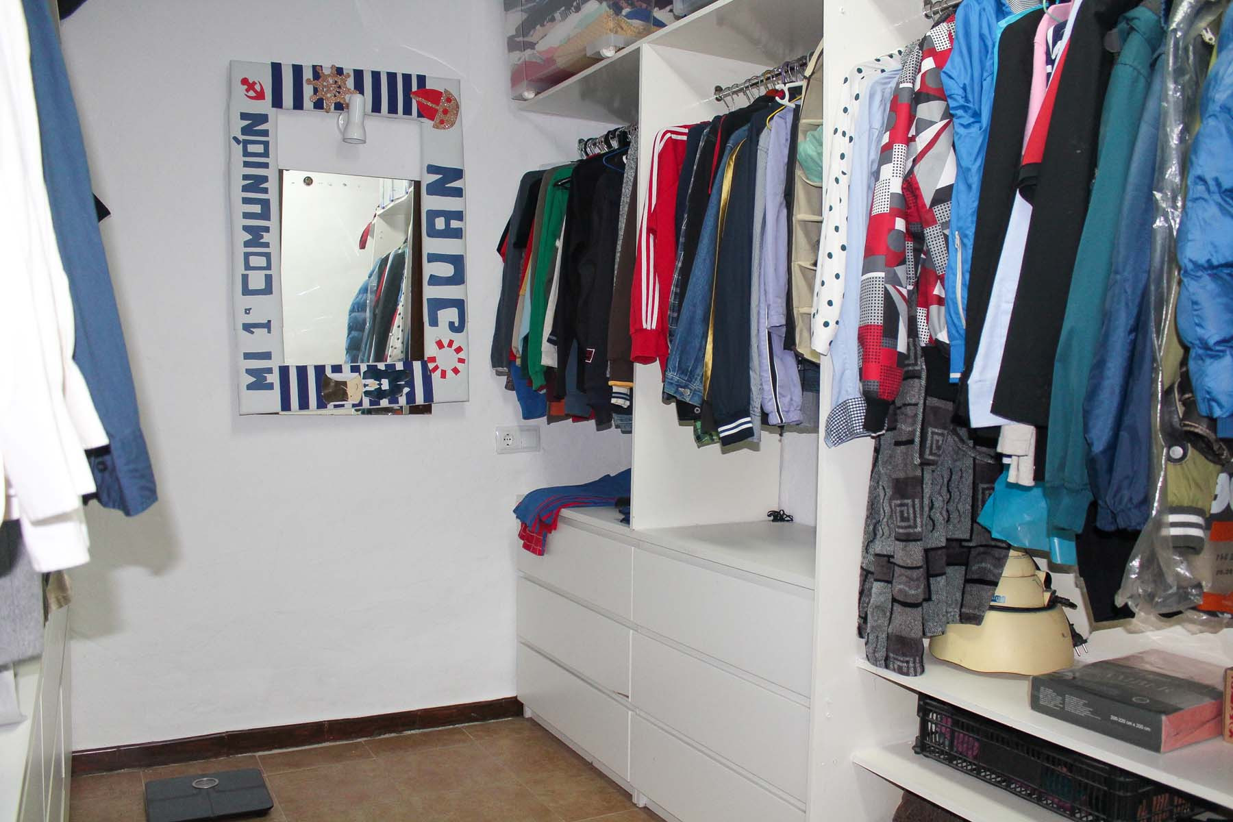 This spectacular Villa is located in a fantastic area of ​​Alhaurín and it is an opportunity not to be missed.It is composed of a living room with plenty of space and fully furnished, a…