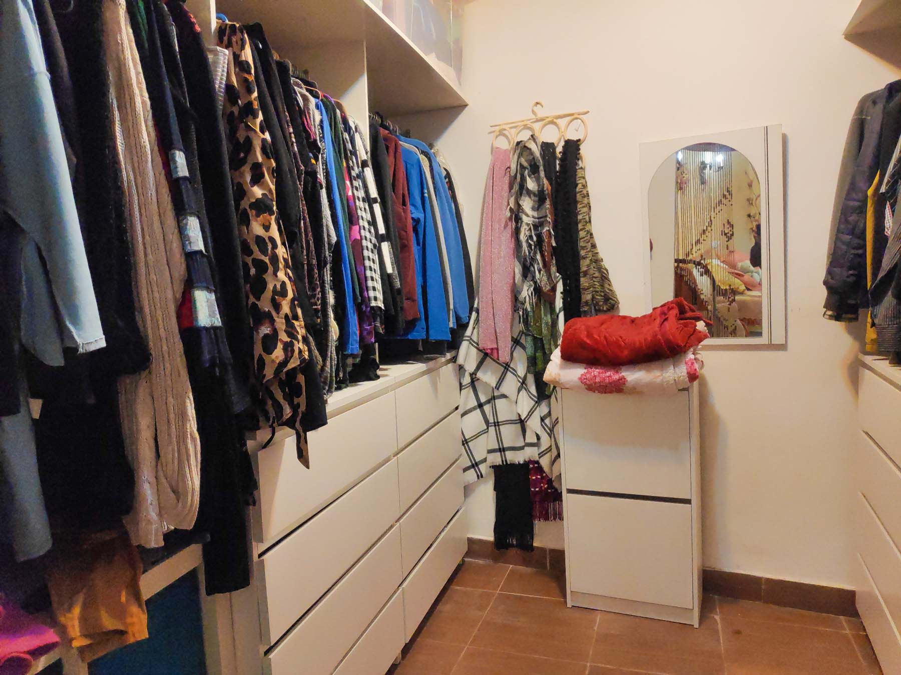 This spectacular Villa is located in a fantastic area of ​​Alhaurín and it is an opportunity not to be missed.It is composed of a living room with plenty of space and fully furnished, a…