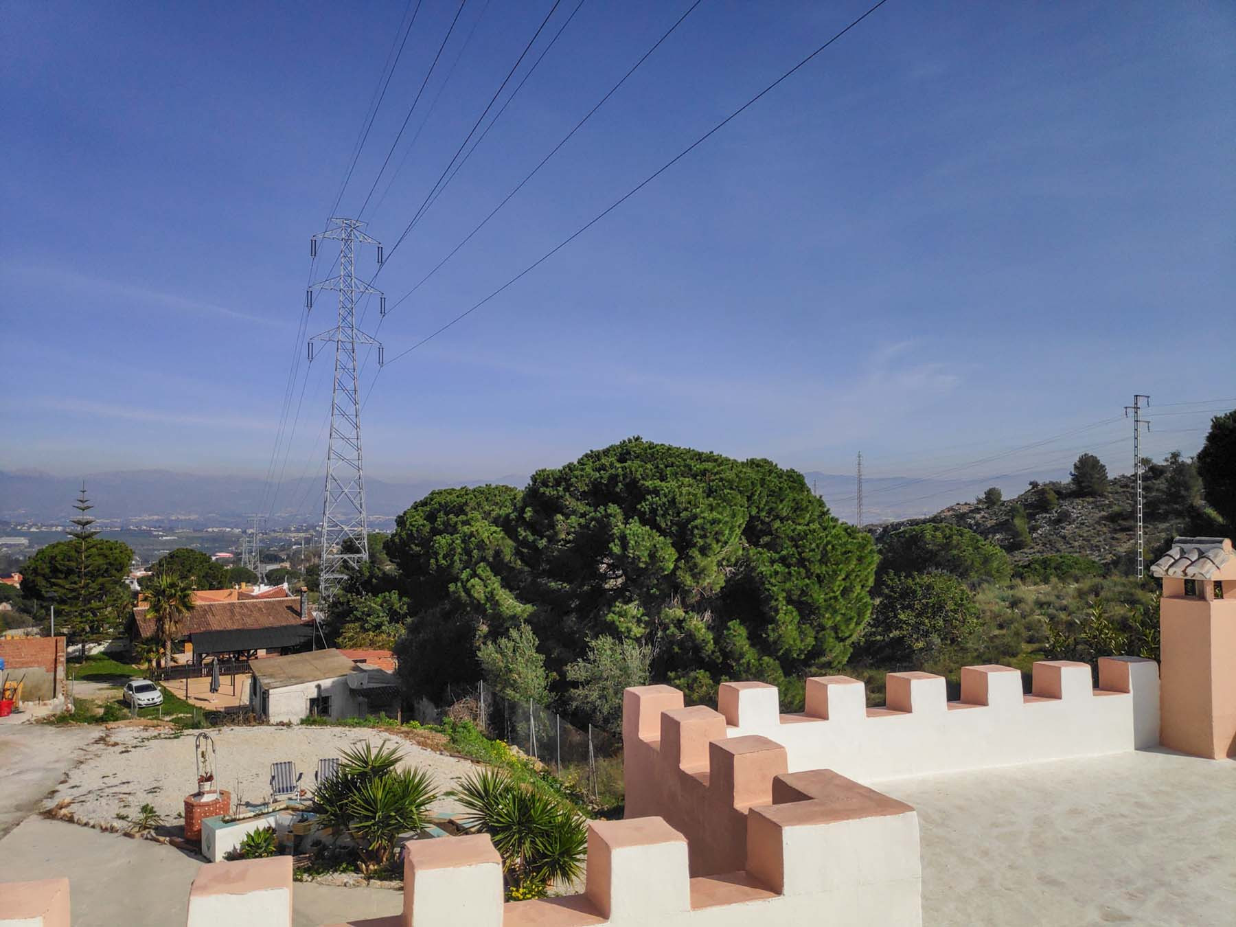 This spectacular Villa is located in a fantastic area of ​​Alhaurín and it is an opportunity not to be missed.It is composed of a living room with plenty of space and fully furnished, a…