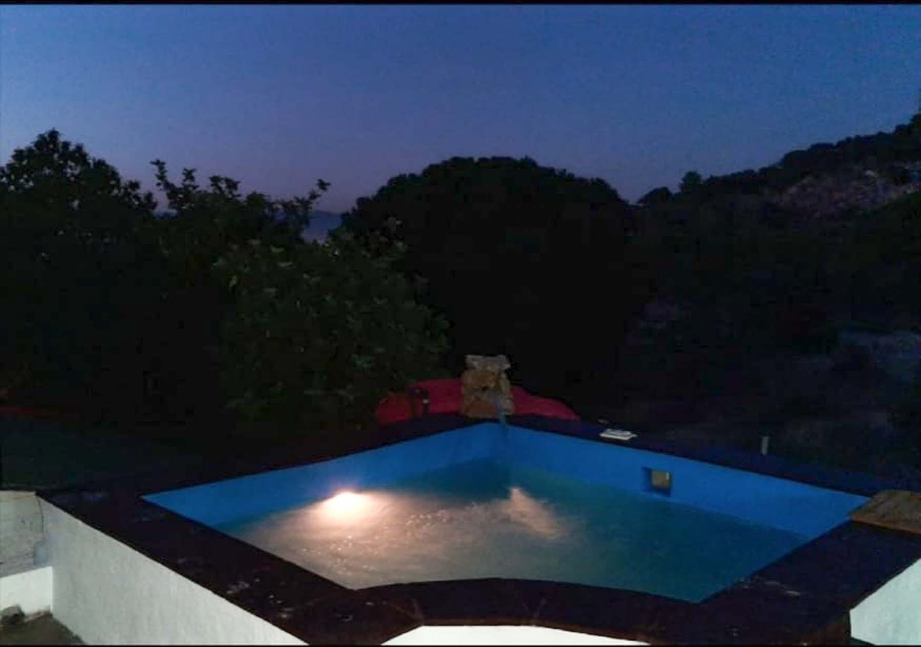 This spectacular Villa is located in a fantastic area of ​​Alhaurín and it is an opportunity not to be missed.It is composed of a living room with plenty of space and fully furnished, a…