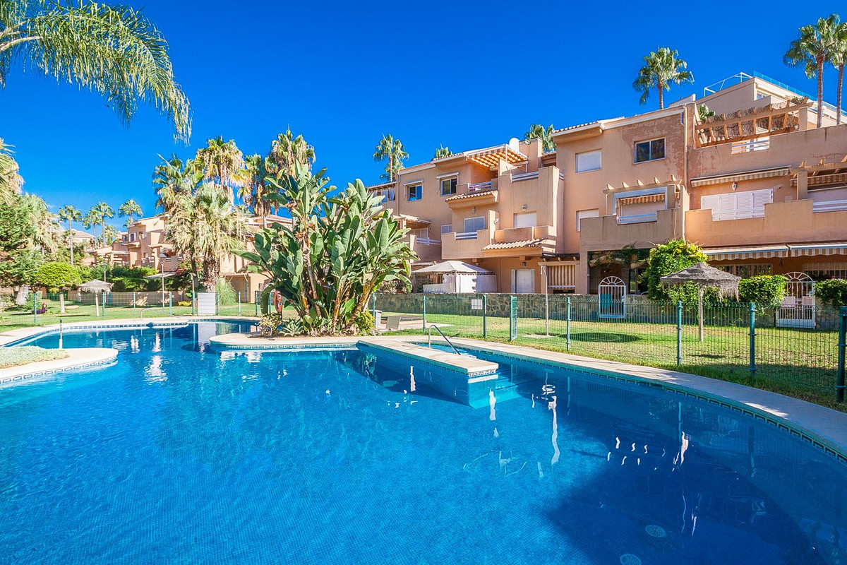 Apartment in Marbella East – cover image