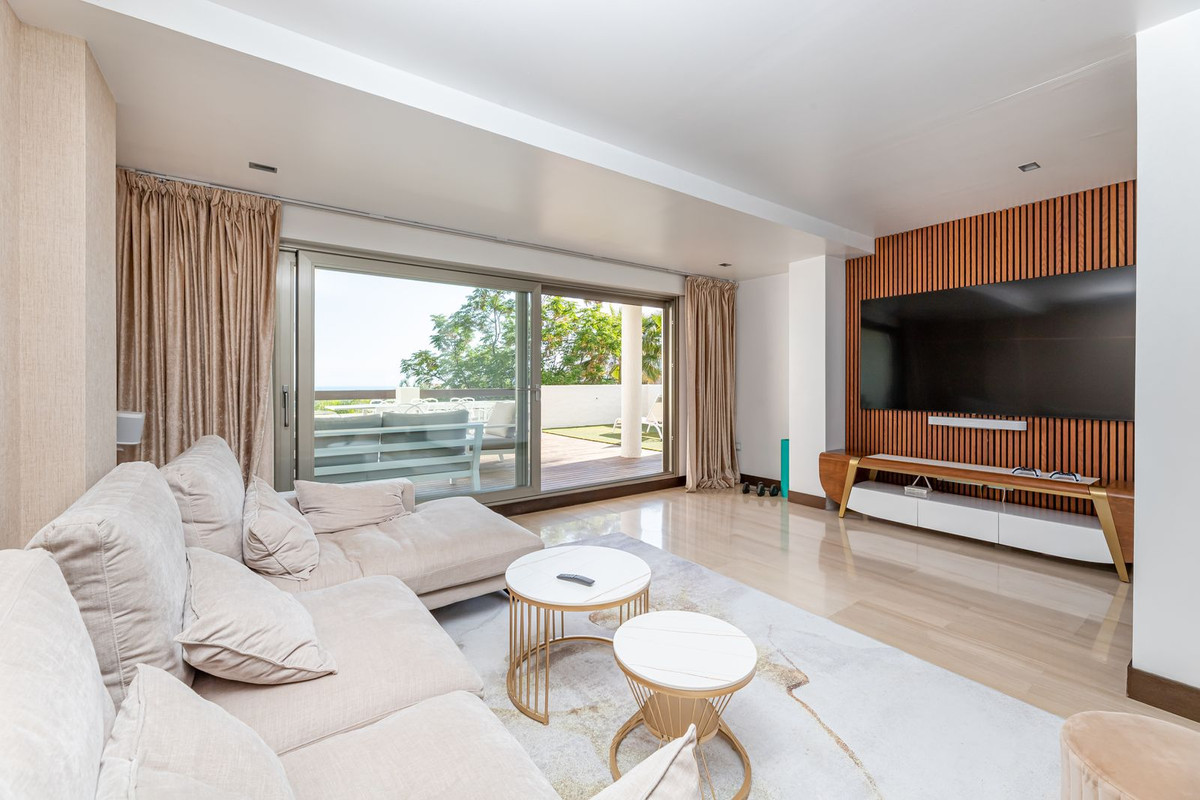 Apartment in Benahavis – cover image