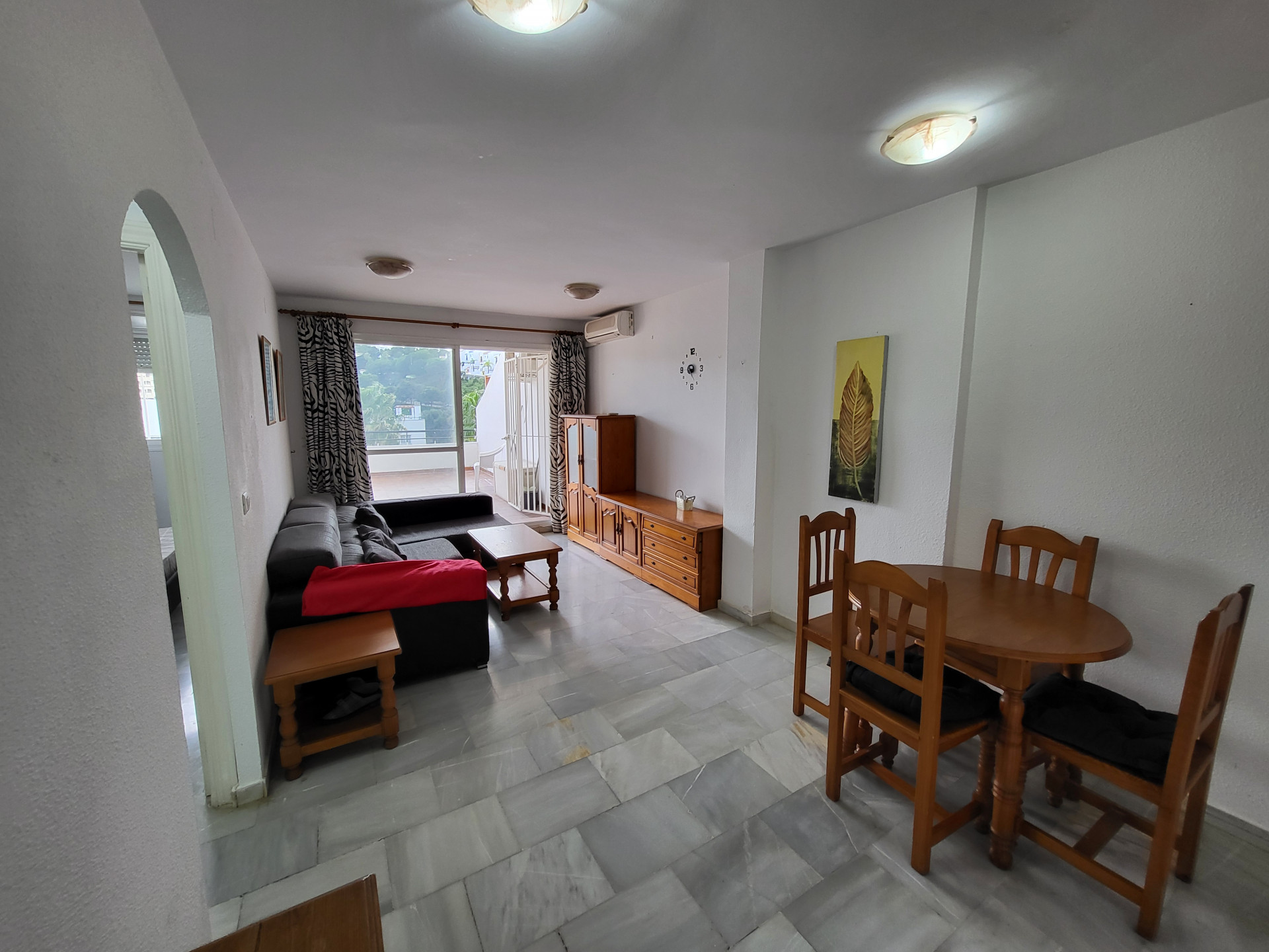 OPPORTUNITY – 2 BEDROOM APARTMENT WITH LARGE TERRACE