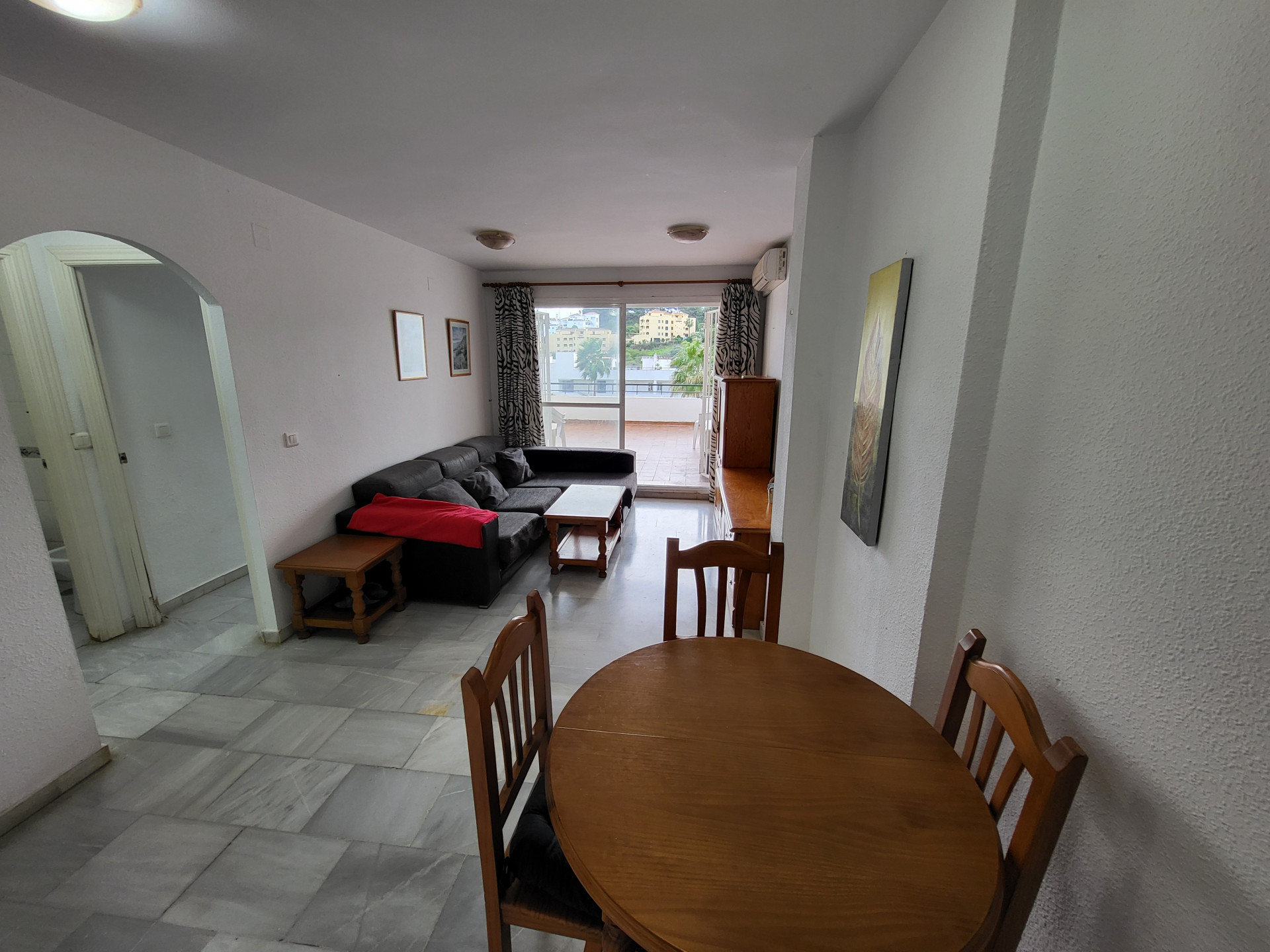 OPPORTUNITY – 2 BEDROOM APARTMENT WITH LARGE TERRACE