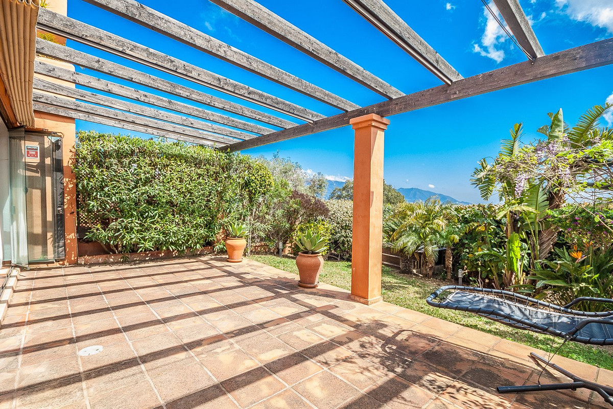 Apartment in Marbella East – cover image