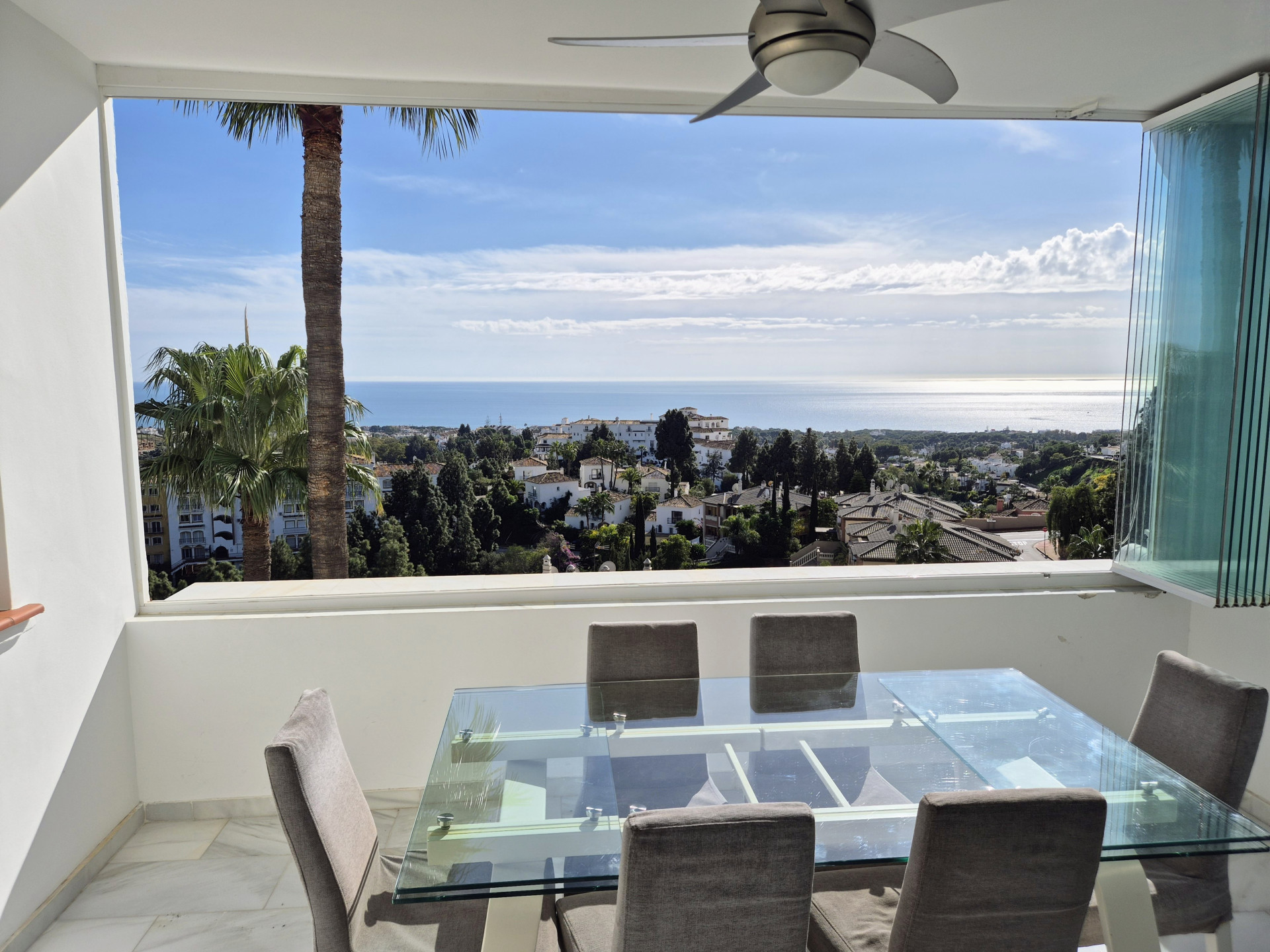 A duplex penthouse with the most stunning panoramic sea views in Calahonda. — photo 3