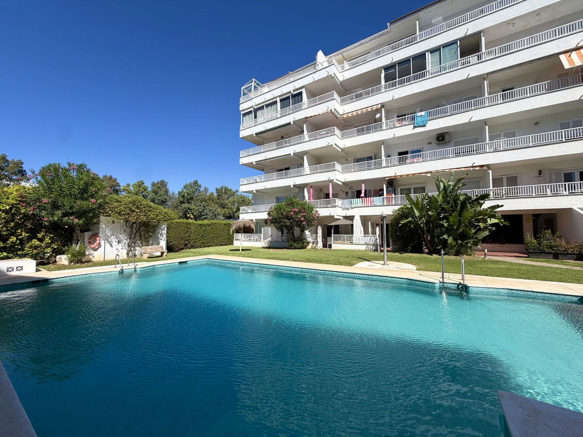 Apartment in Marbella Golden Mile – cover image