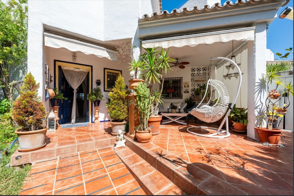 Town House in Estepona – cover image