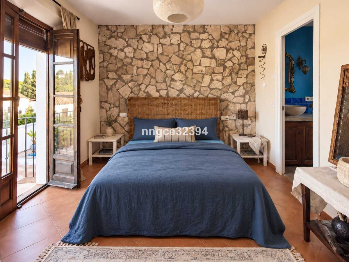 Tourist Licenced| Aloha, Nueva Andalucía | Charming 2-Bed Townhouse with Partial Sea Views, Pool, Tennis & Parking — photo 8
