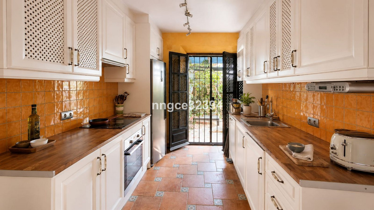 Tourist Licenced| Aloha, Nueva Andalucía | Charming 2-Bed Townhouse with Partial Sea Views, Pool, Tennis & Parking — photo 6