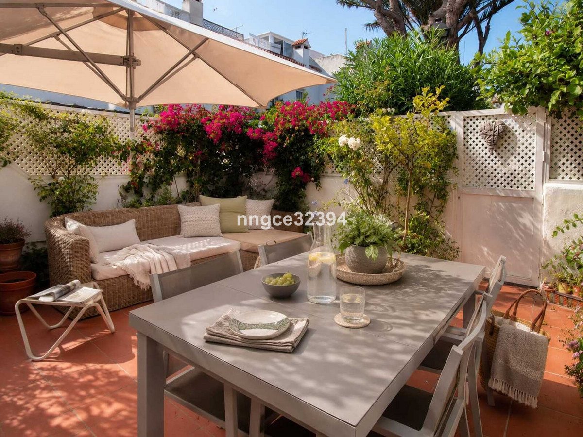 Fully Renovated Beachfront Townhouse | Designer Kitchen | Private Garden | Rooftop Sea Views — photo 7
