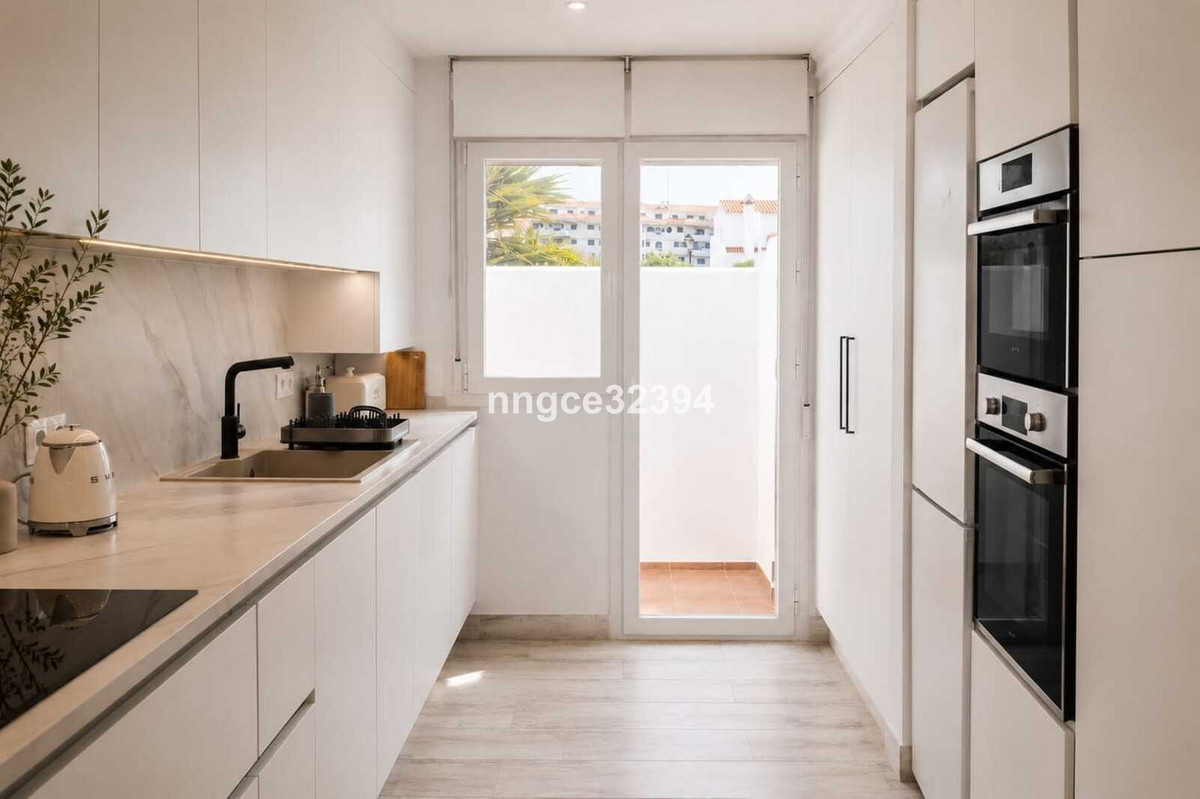 Fully Renovated Beachfront Townhouse | Designer Kitchen | Private Garden | Rooftop Sea Views — photo 5