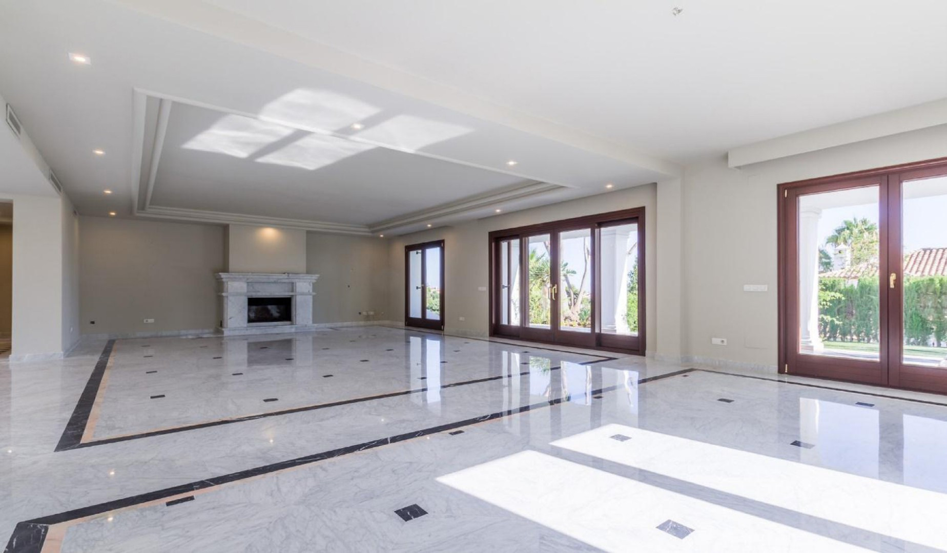 Villa for sale in Marbella Golden Mile, 