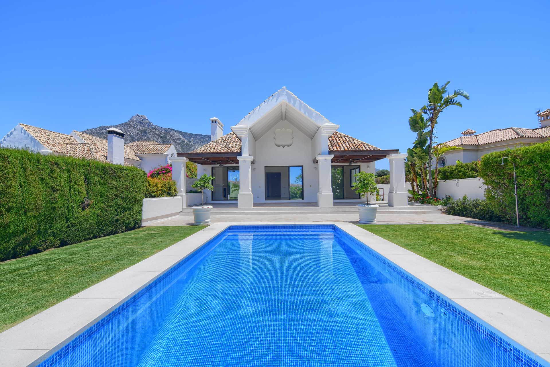 Villa for sale in Marbella Golden Mile, 