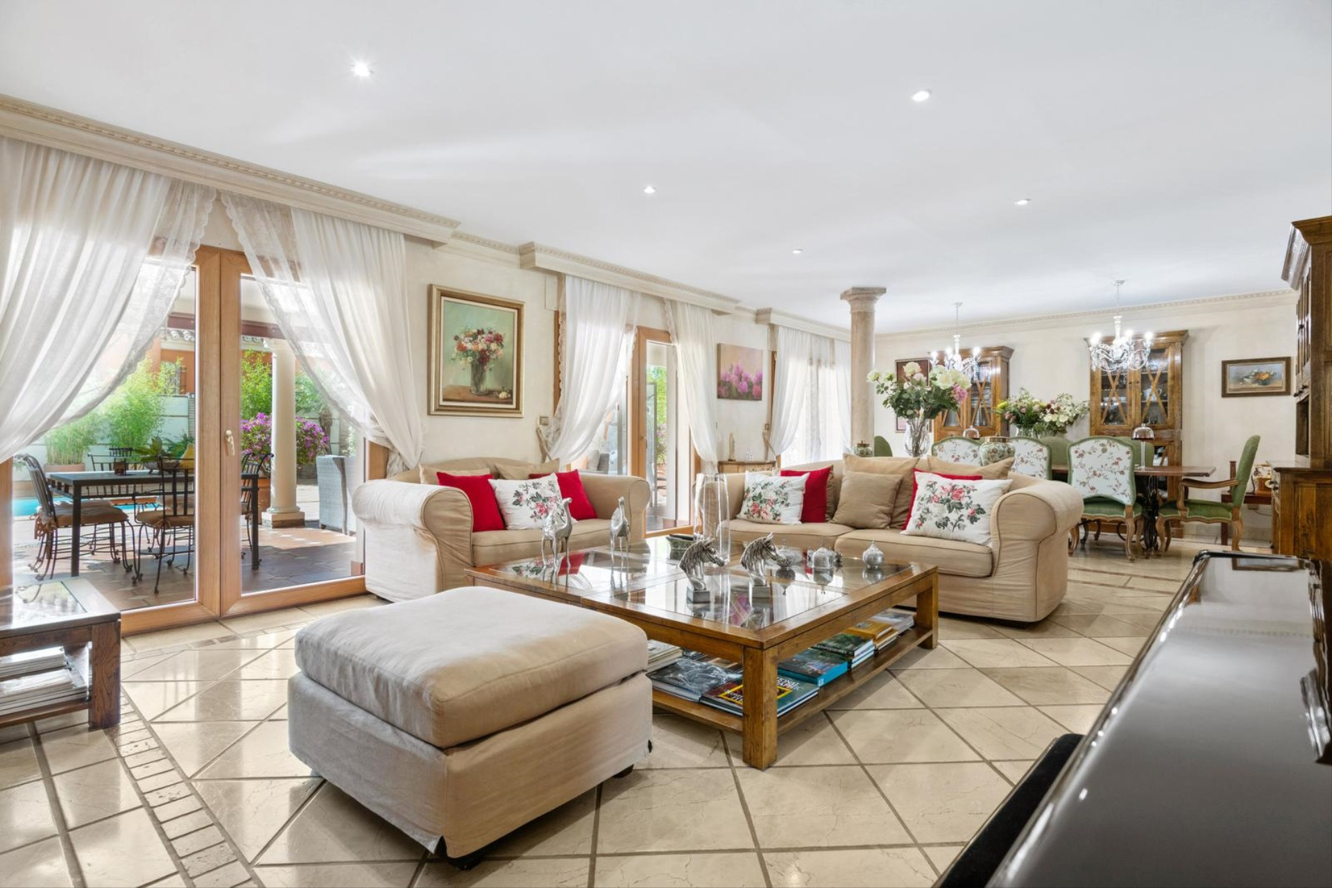 Villa for sale in Marbella, 