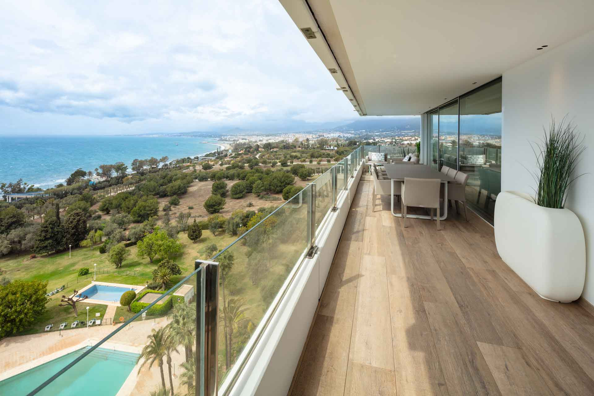 Apartment for sale in Marbella East, 