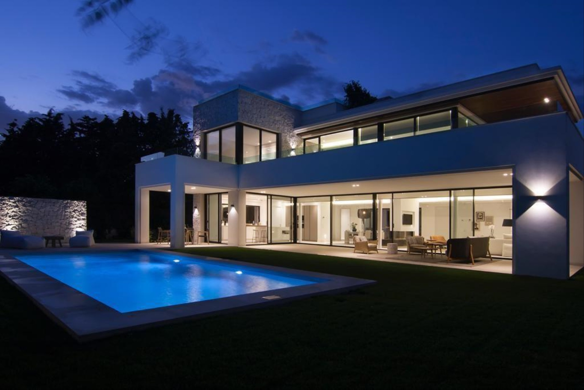 Villa for sale in Estepona, 