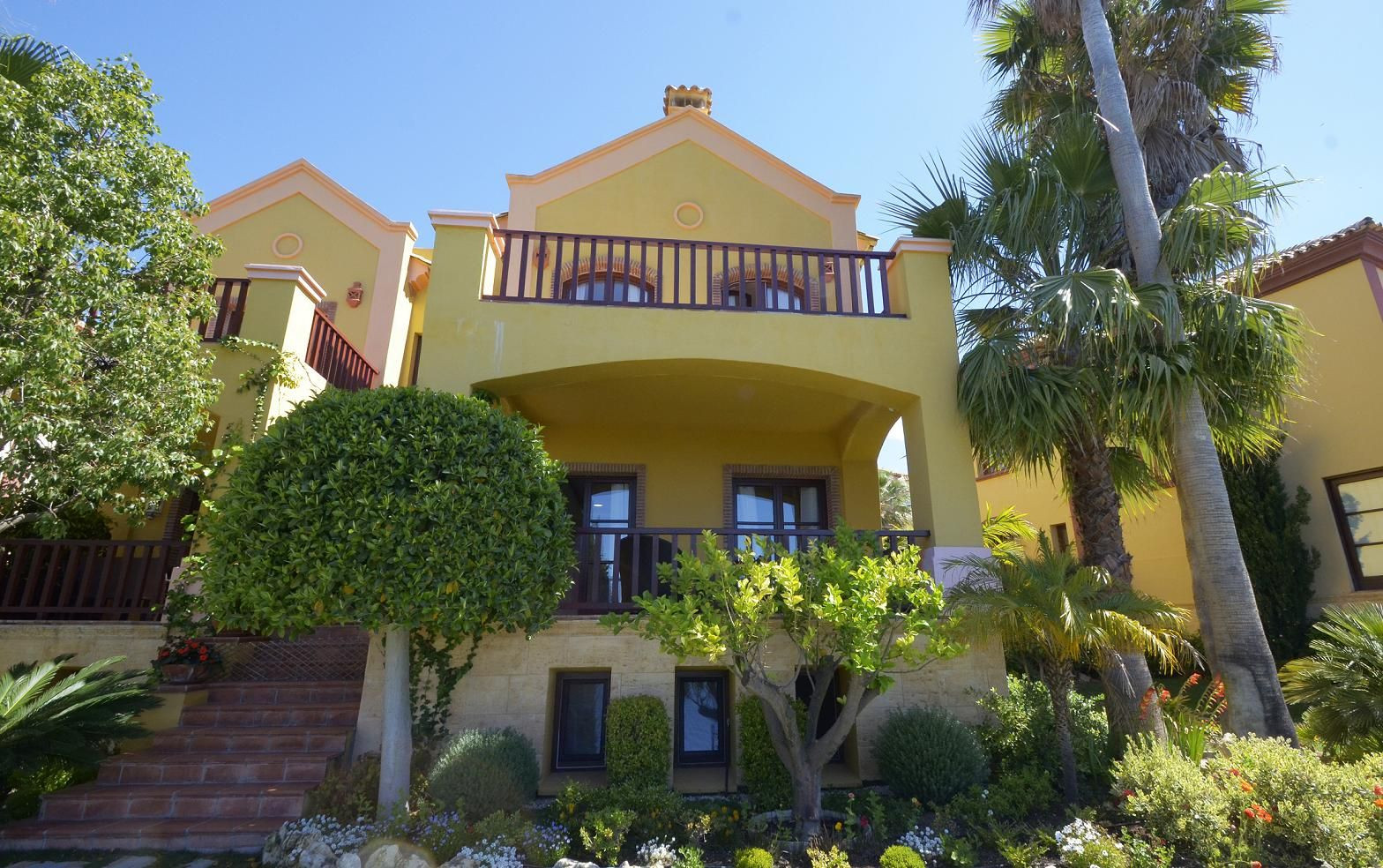 Villa for sale in Marbella Golden Mile, 