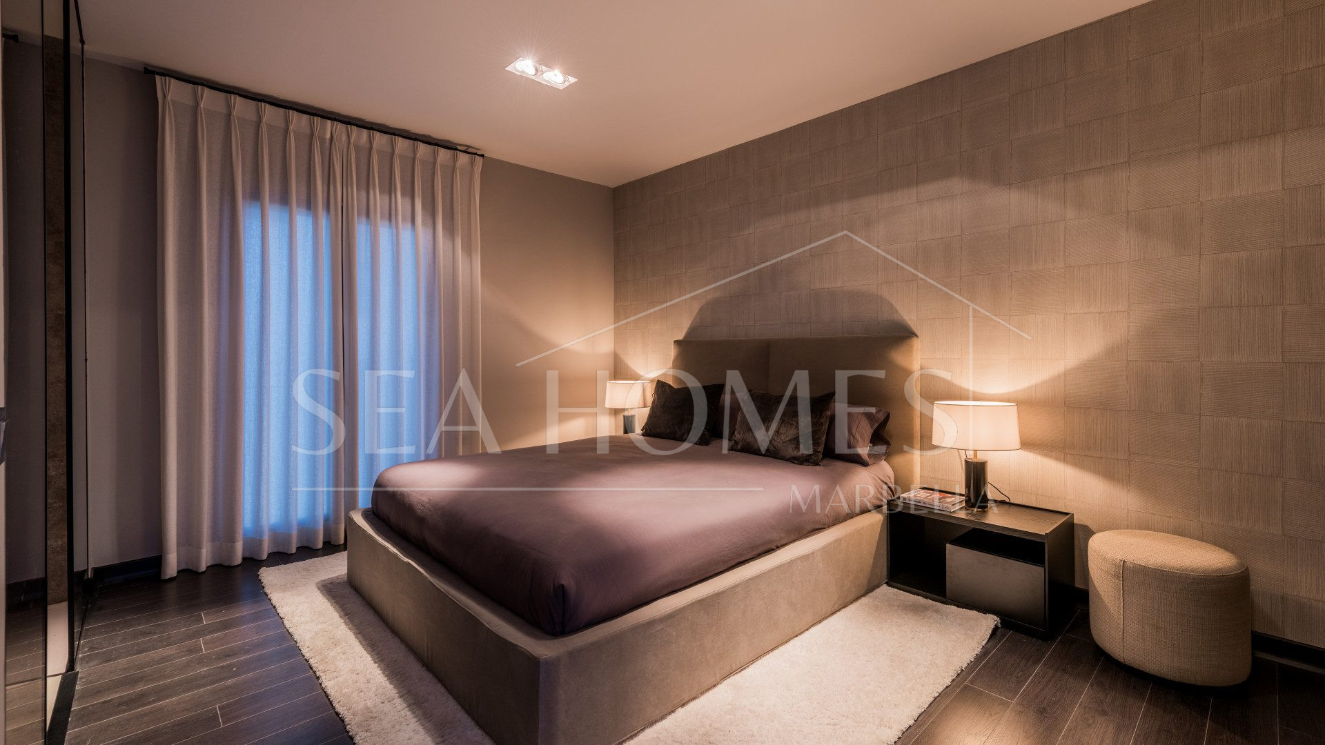 Luxury Renovated Frontline Apartment with Panoramic Views in Benabola, Puerto Banús