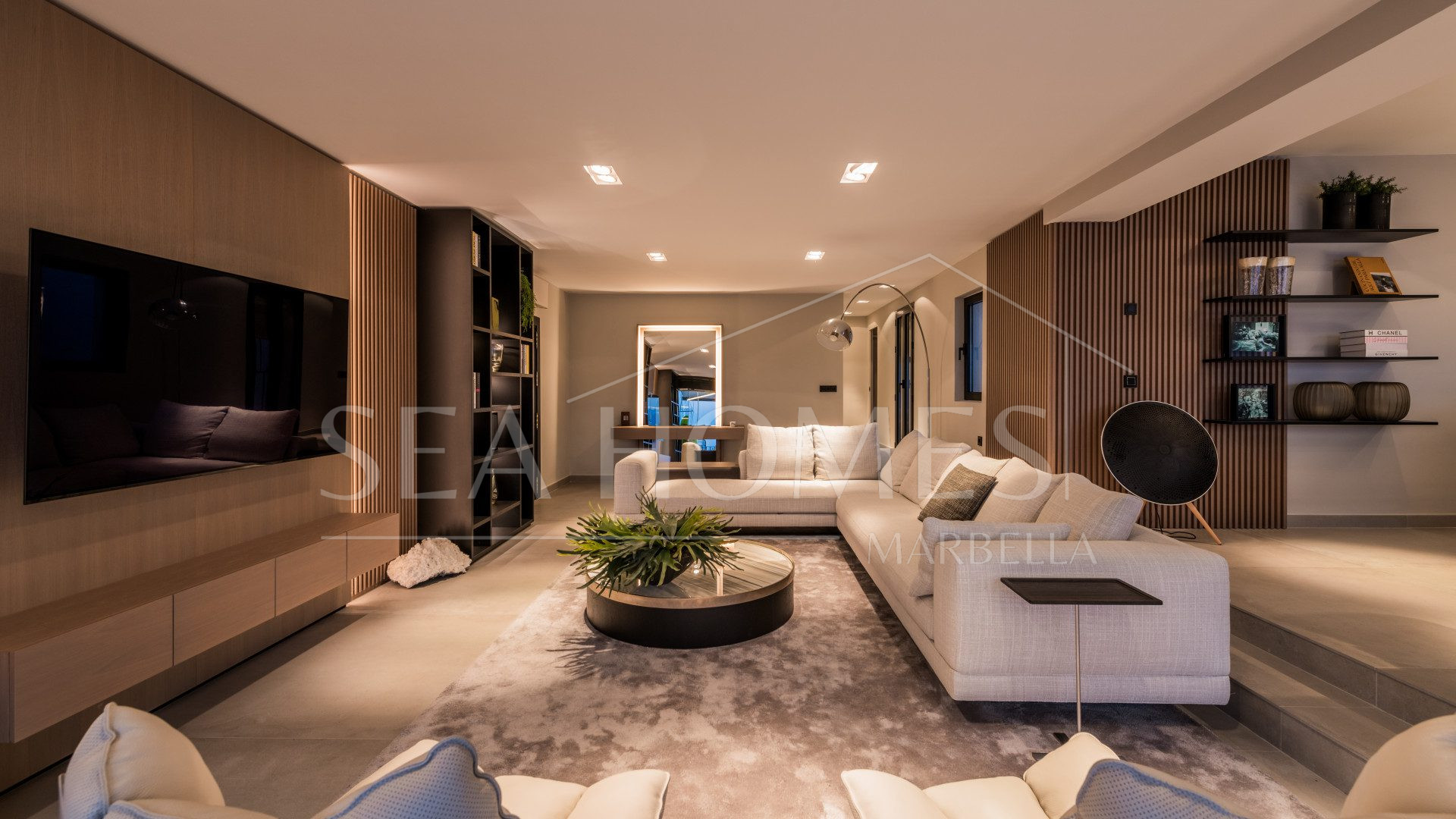 Luxury Renovated Frontline Apartment with Panoramic Views in Benabola, Puerto Banús