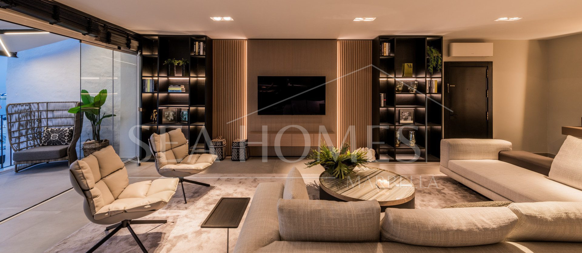 Luxury Renovated Frontline Apartment with Panoramic Views in Benabola, Puerto Banús