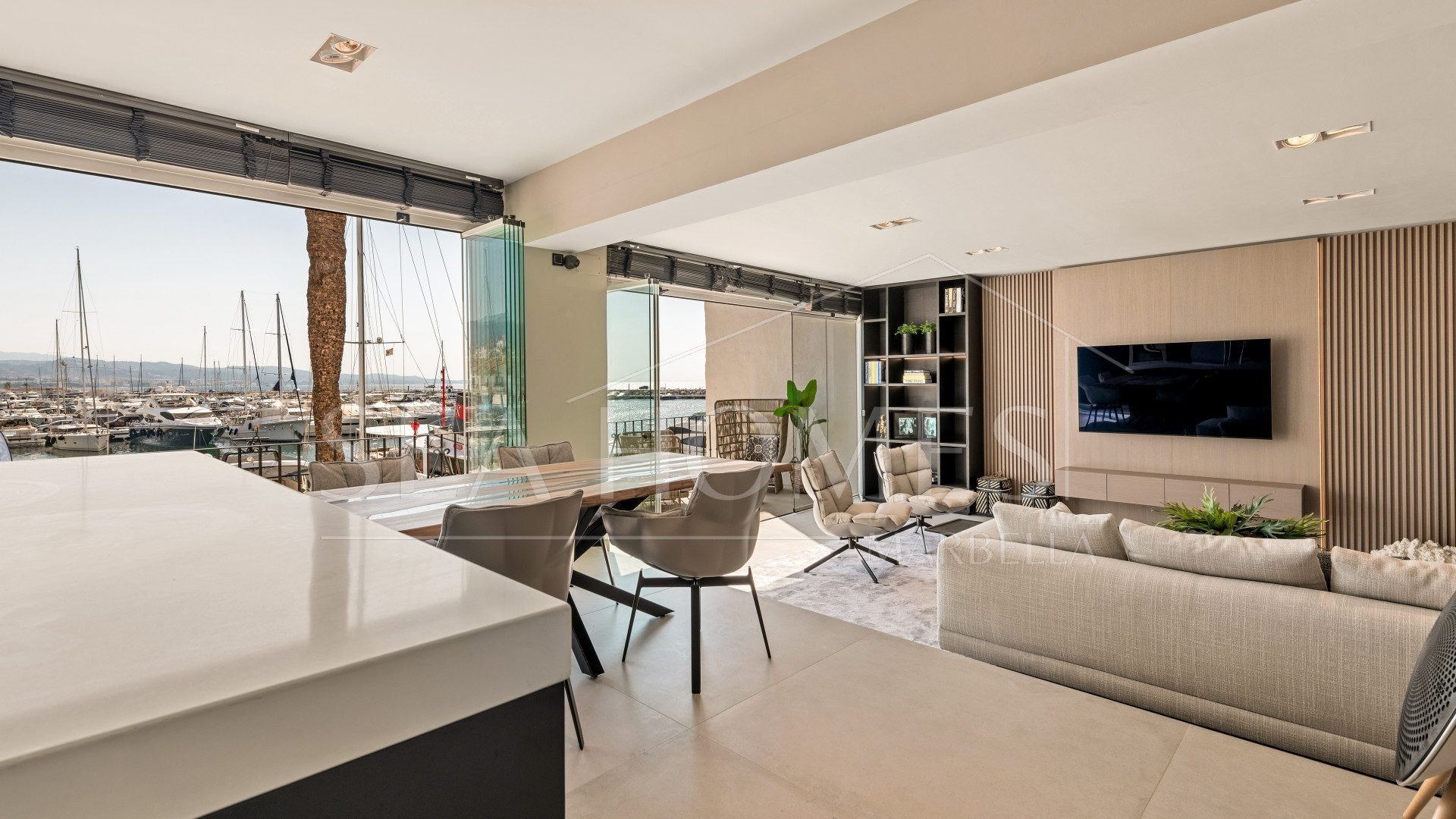 Luxury Renovated Frontline Apartment with Panoramic Views in Benabola, Puerto Banús