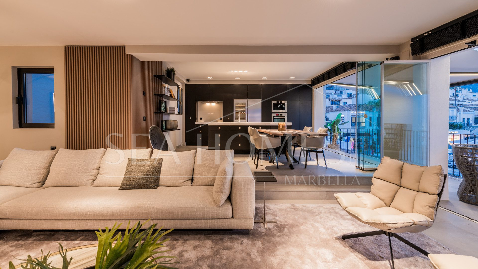 Luxury Renovated Frontline Apartment with Panoramic Views in Benabola, Puerto Banús