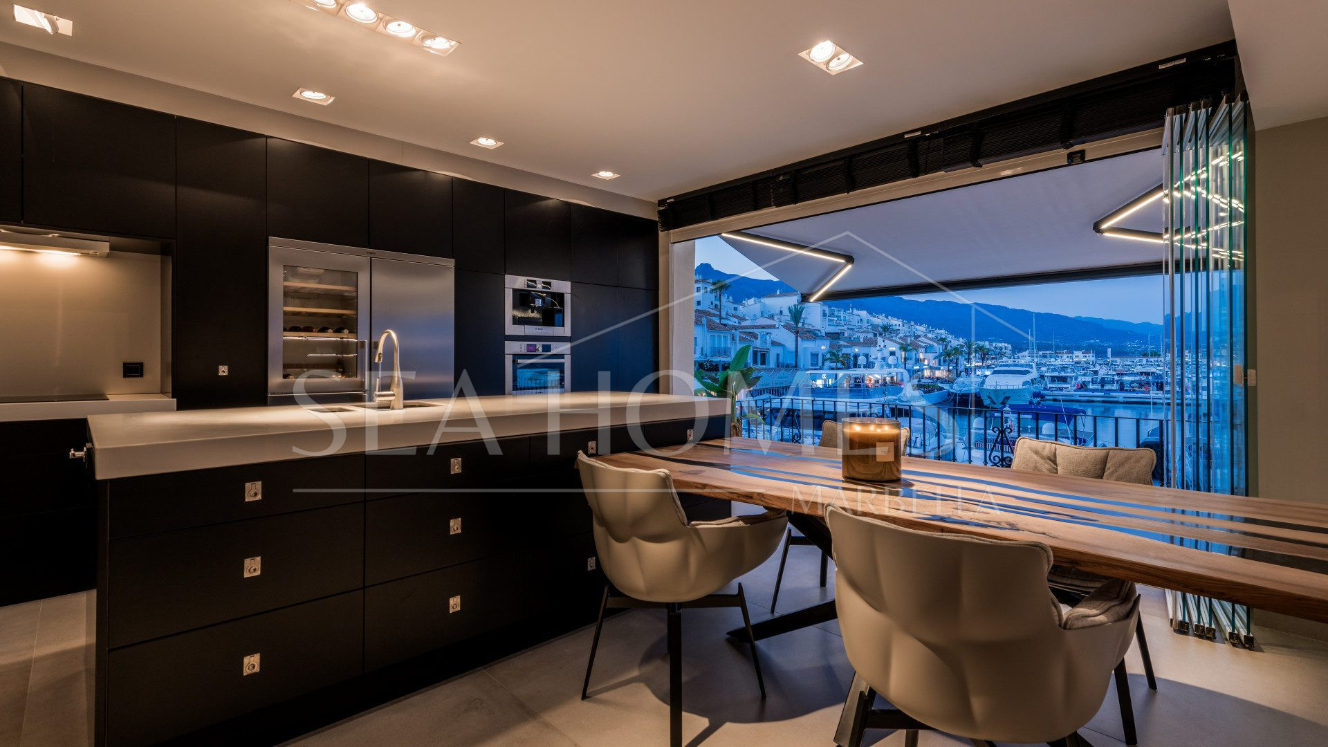 Luxury Renovated Frontline Apartment with Panoramic Views in Benabola, Puerto Banús