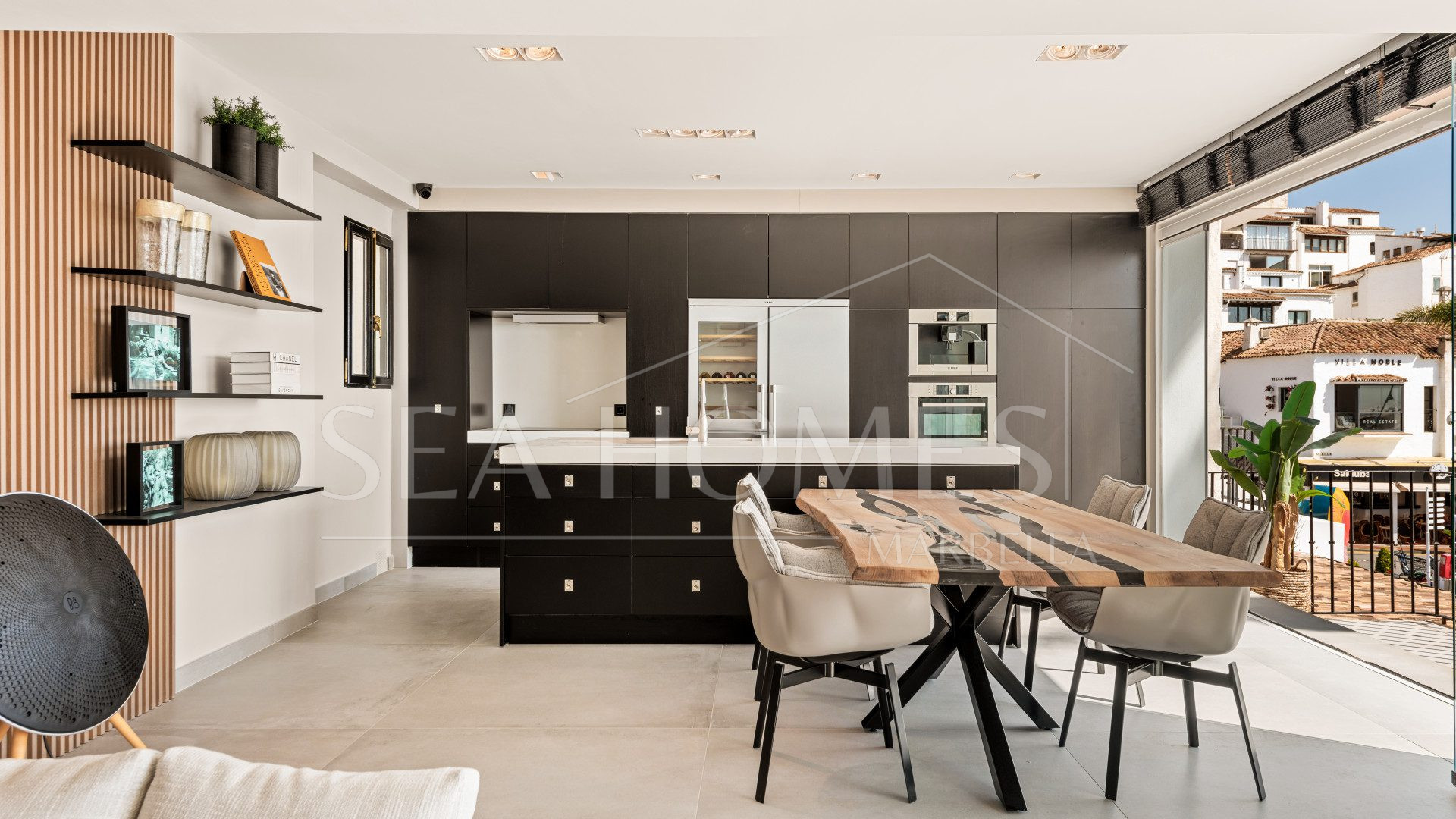 Luxury Renovated Frontline Apartment with Panoramic Views in Benabola, Puerto Banús