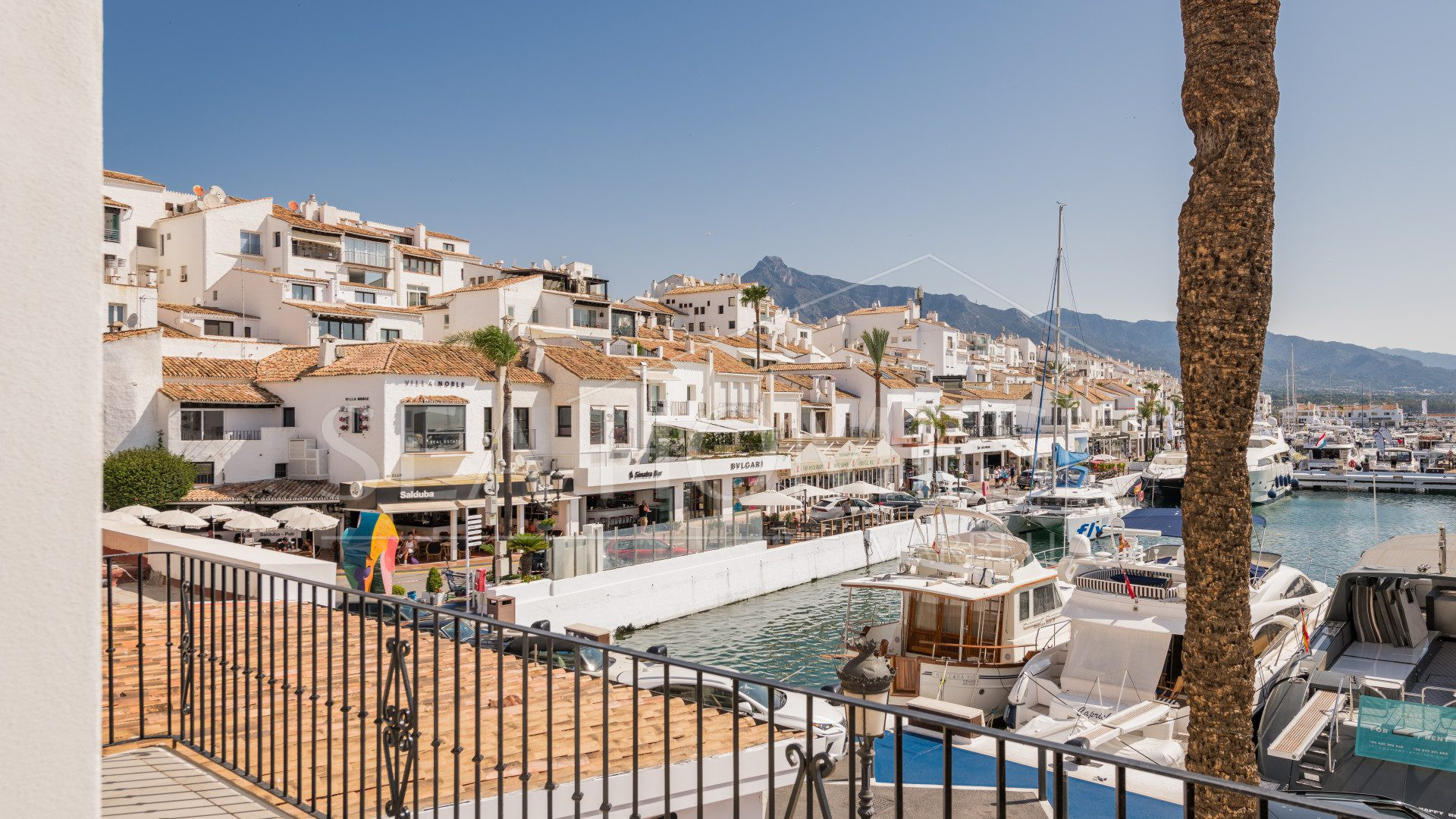 Luxury Renovated Frontline Apartment with Panoramic Views in Benabola, Puerto Banús