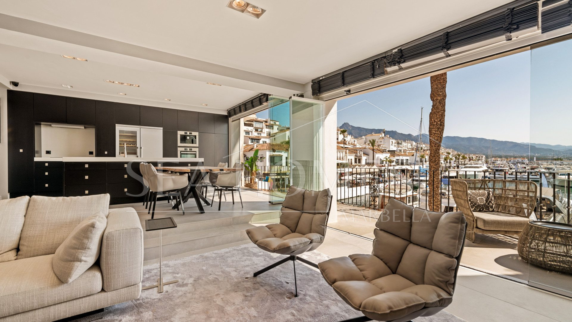 Luxury Renovated Frontline Apartment with Panoramic Views in Benabola, Puerto Banús