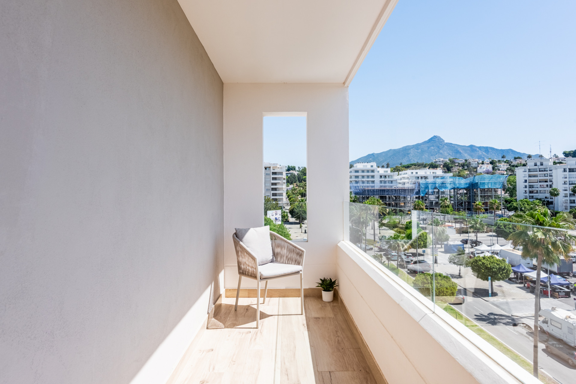 Brand New Luxury Corner Apartment mit Meerblick in Nueva Andalucia, Marbella