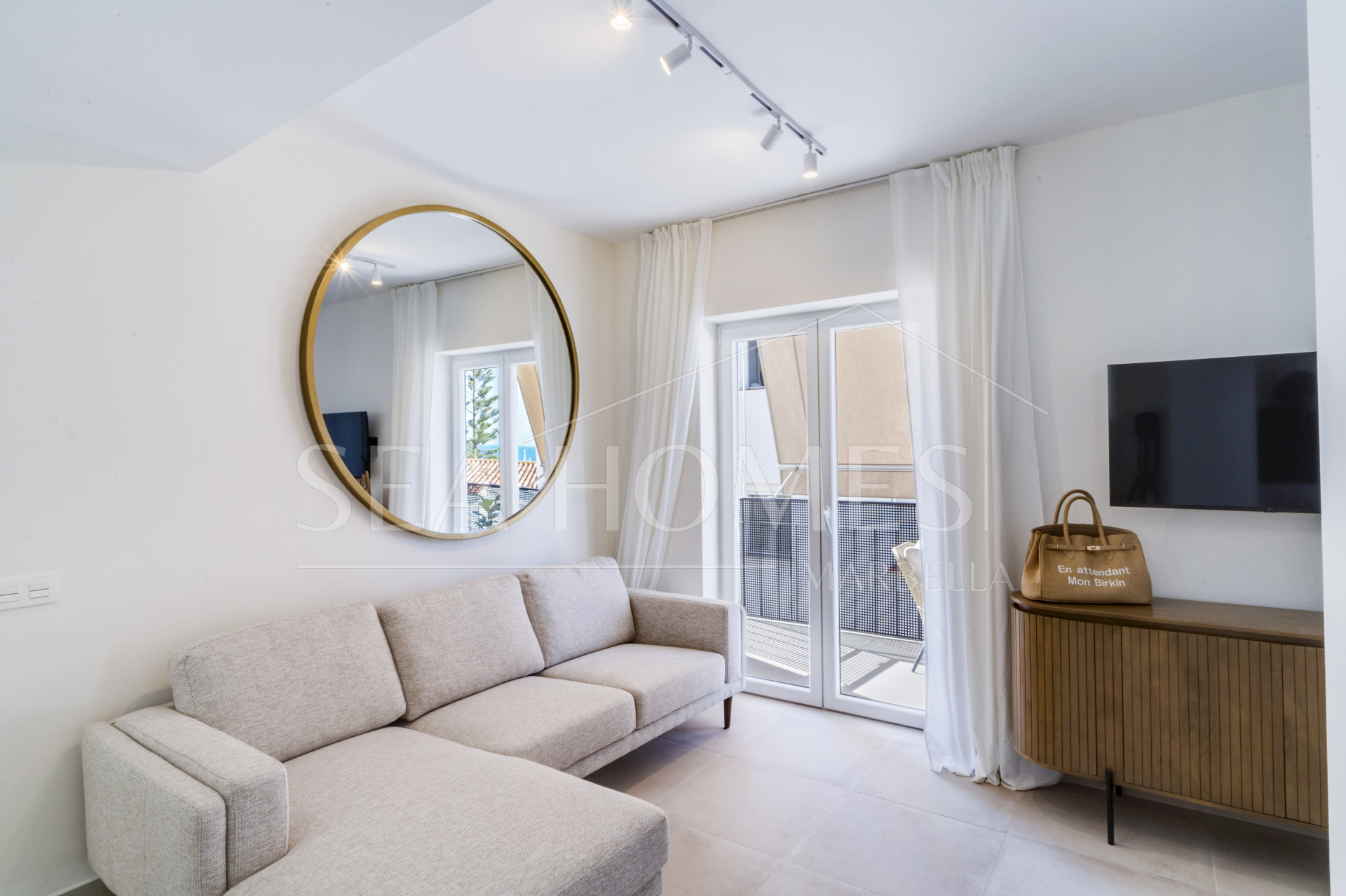 Superb Fully Renovated Three-Bedroom Apartment Steps from Estepona Beach