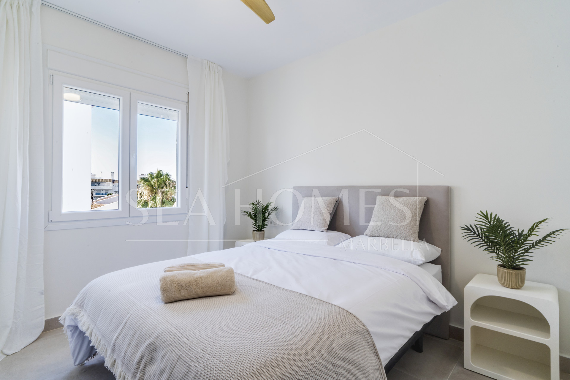 Superb Fully Renovated Three-Bedroom Apartment Steps from Estepona Beach