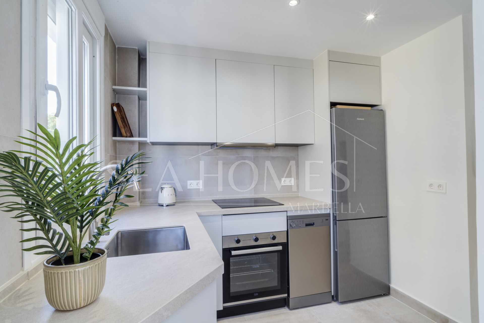 Superb Fully Renovated Three-Bedroom Apartment Steps from Estepona Beach