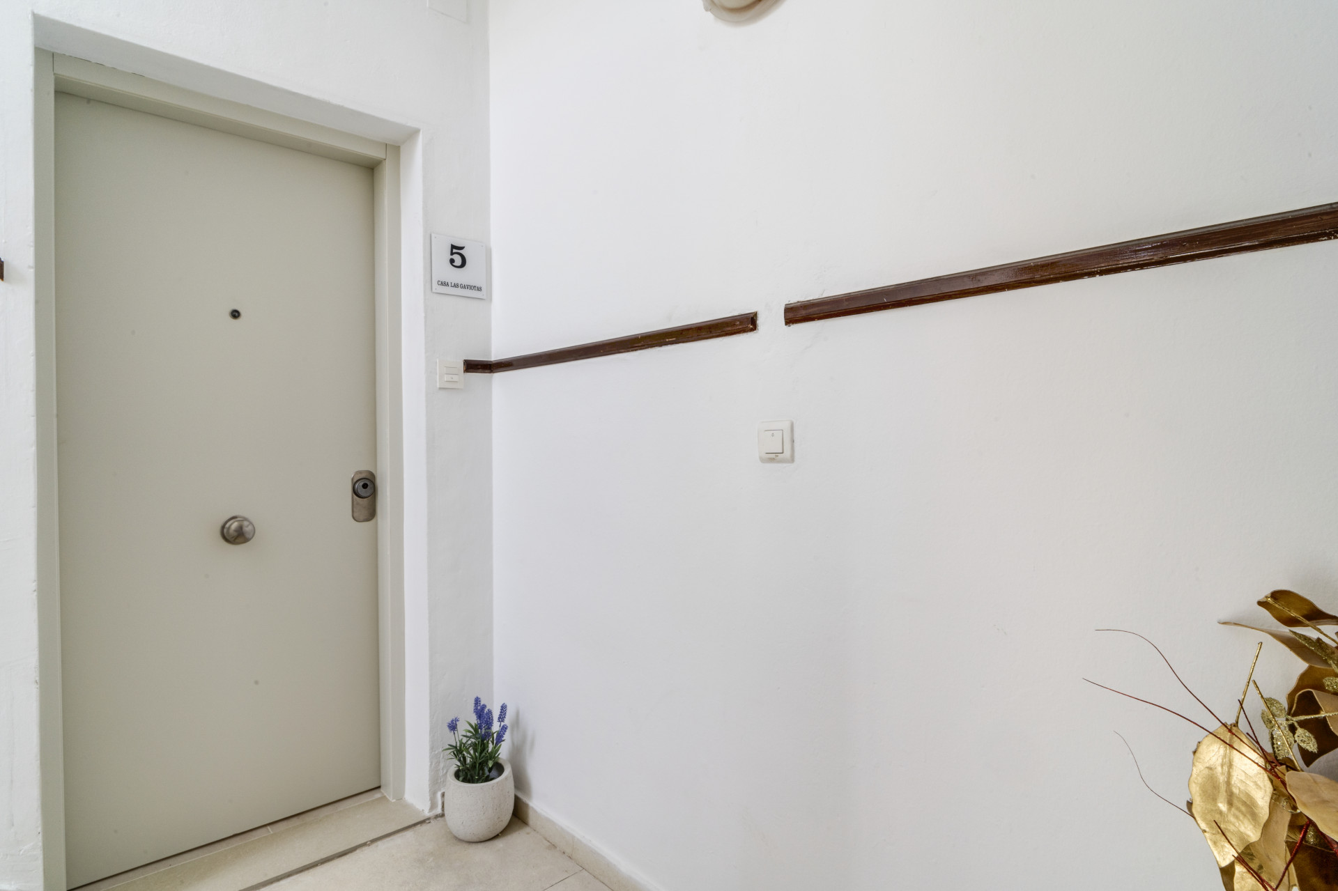 Magnífico apartamento de tres dormitorios completamente renovado a pasos de la playa de Estepona