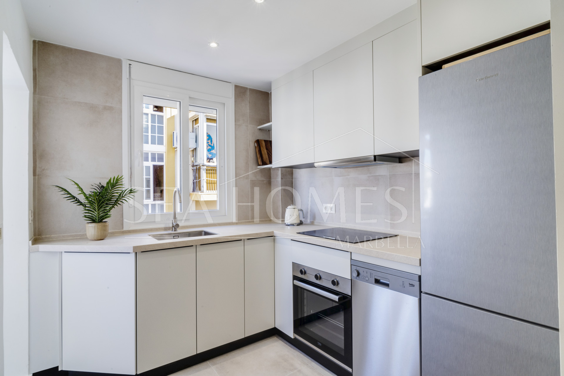 Superb Fully Renovated Three-Bedroom Apartment Steps from Estepona Beach