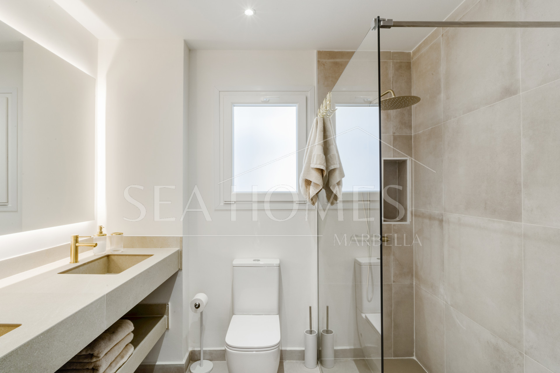 Superb Fully Renovated Three-Bedroom Apartment Steps from Estepona Beach