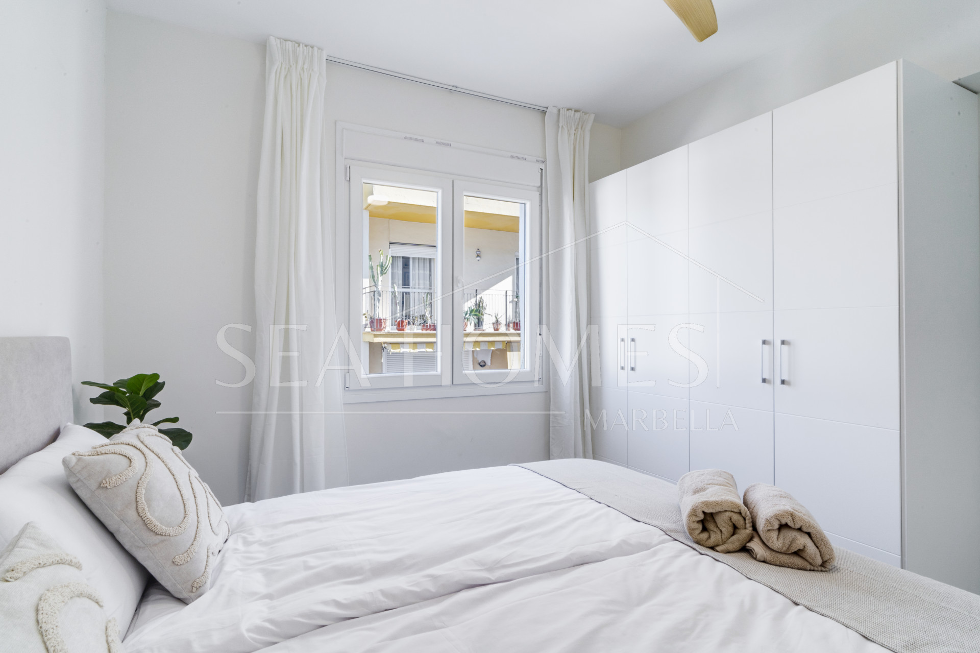 Superb Fully Renovated Three-Bedroom Apartment Steps from Estepona Beach