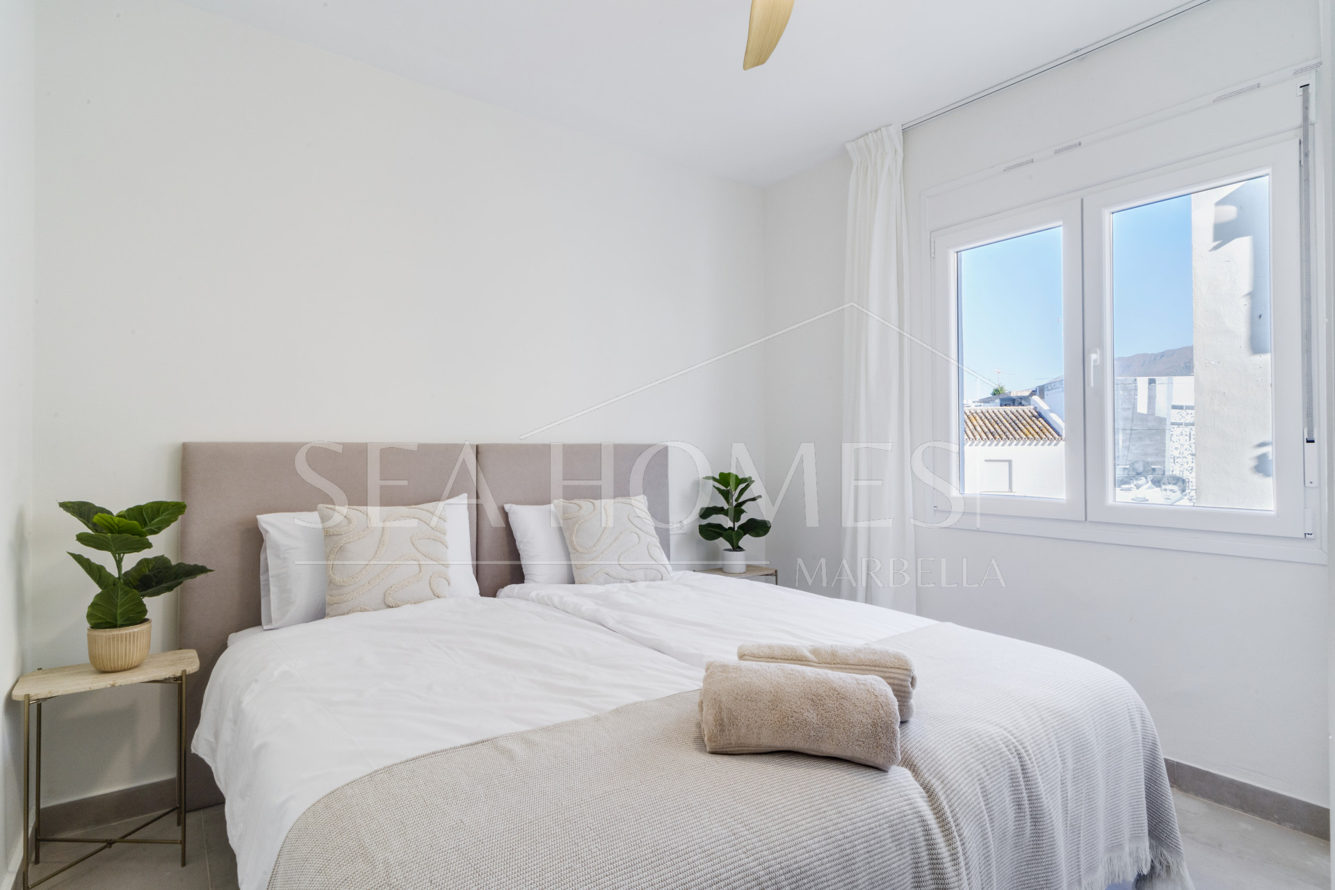 Superb Fully Renovated Three-Bedroom Apartment Steps from Estepona Beach