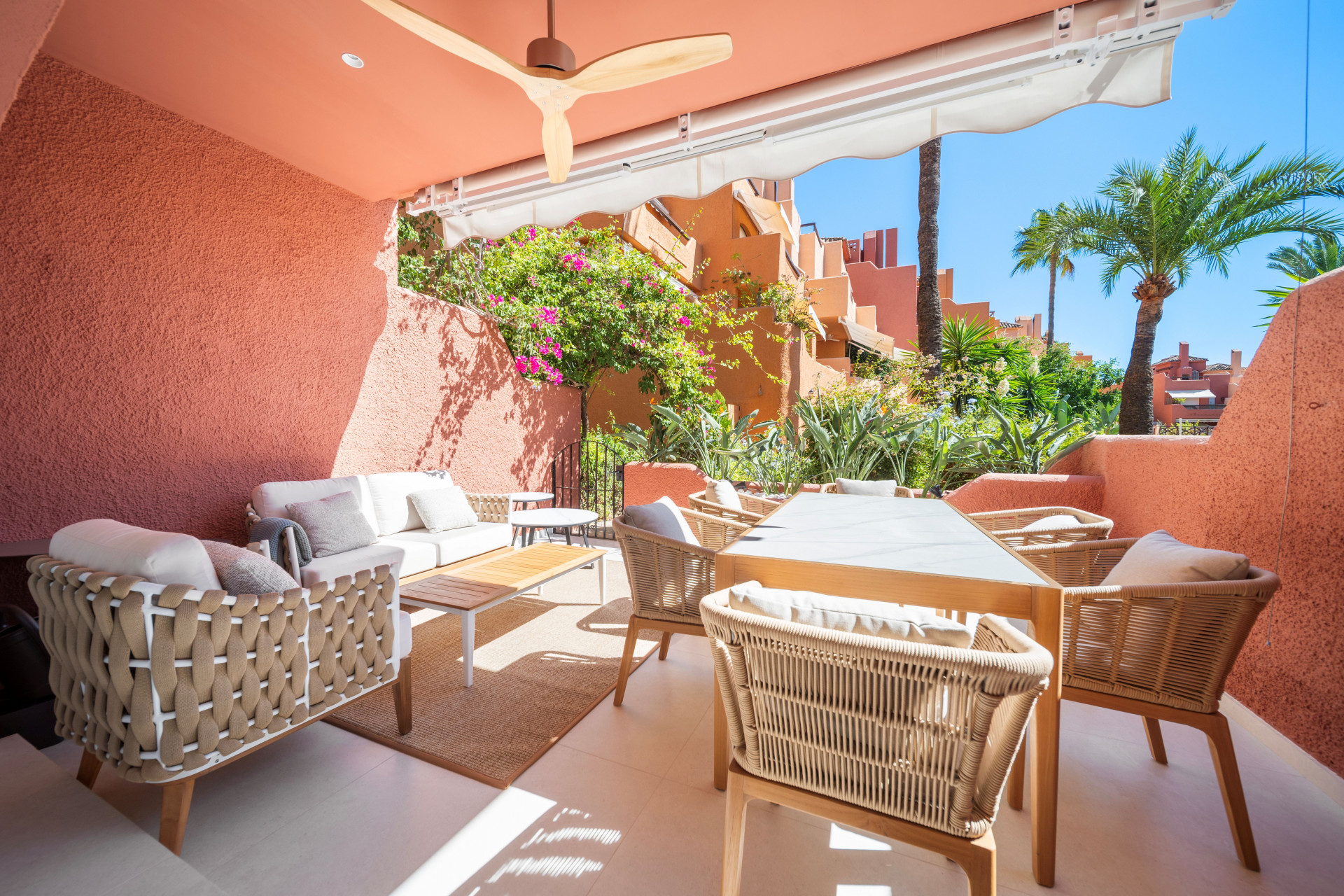 Turnkey Luxury Casa de 3 dormitorios en El Palmeral, Nueva Andalucia