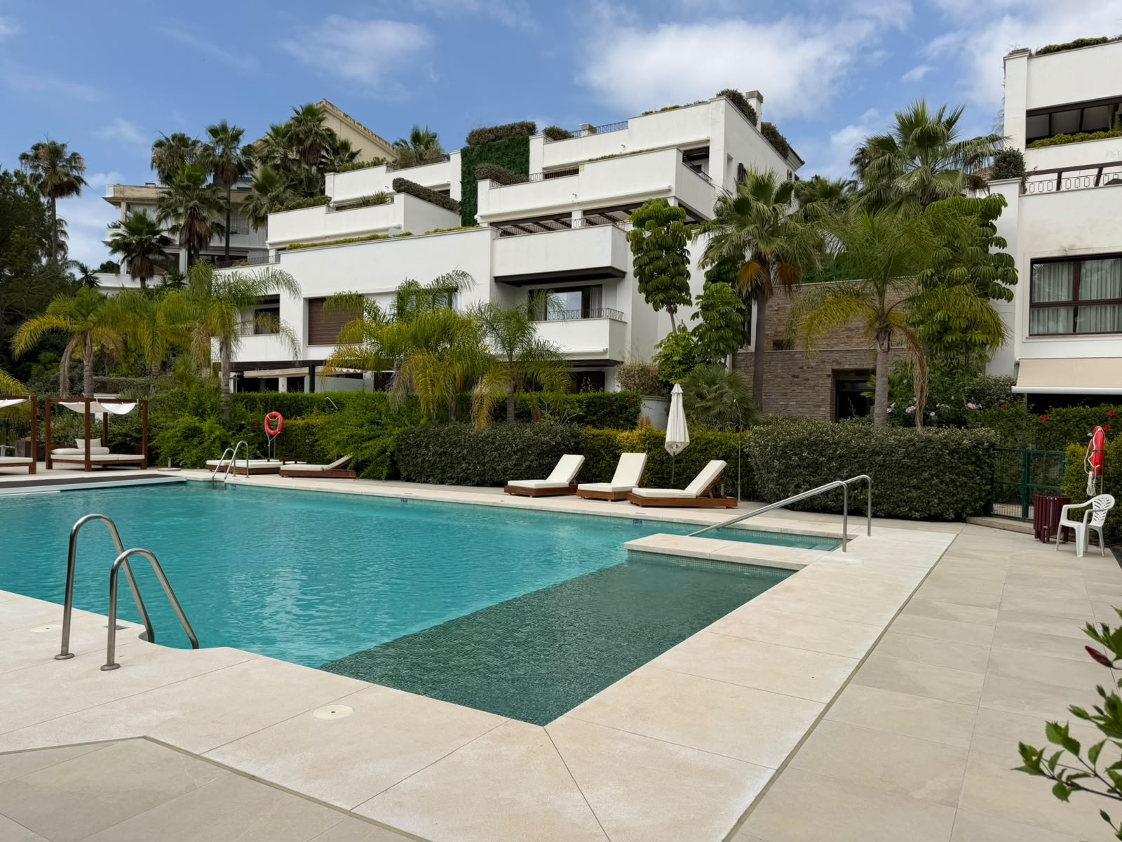 Modern 3 Bedroom Apartment For Long Term Rent Just minutes Away From Puente Romano