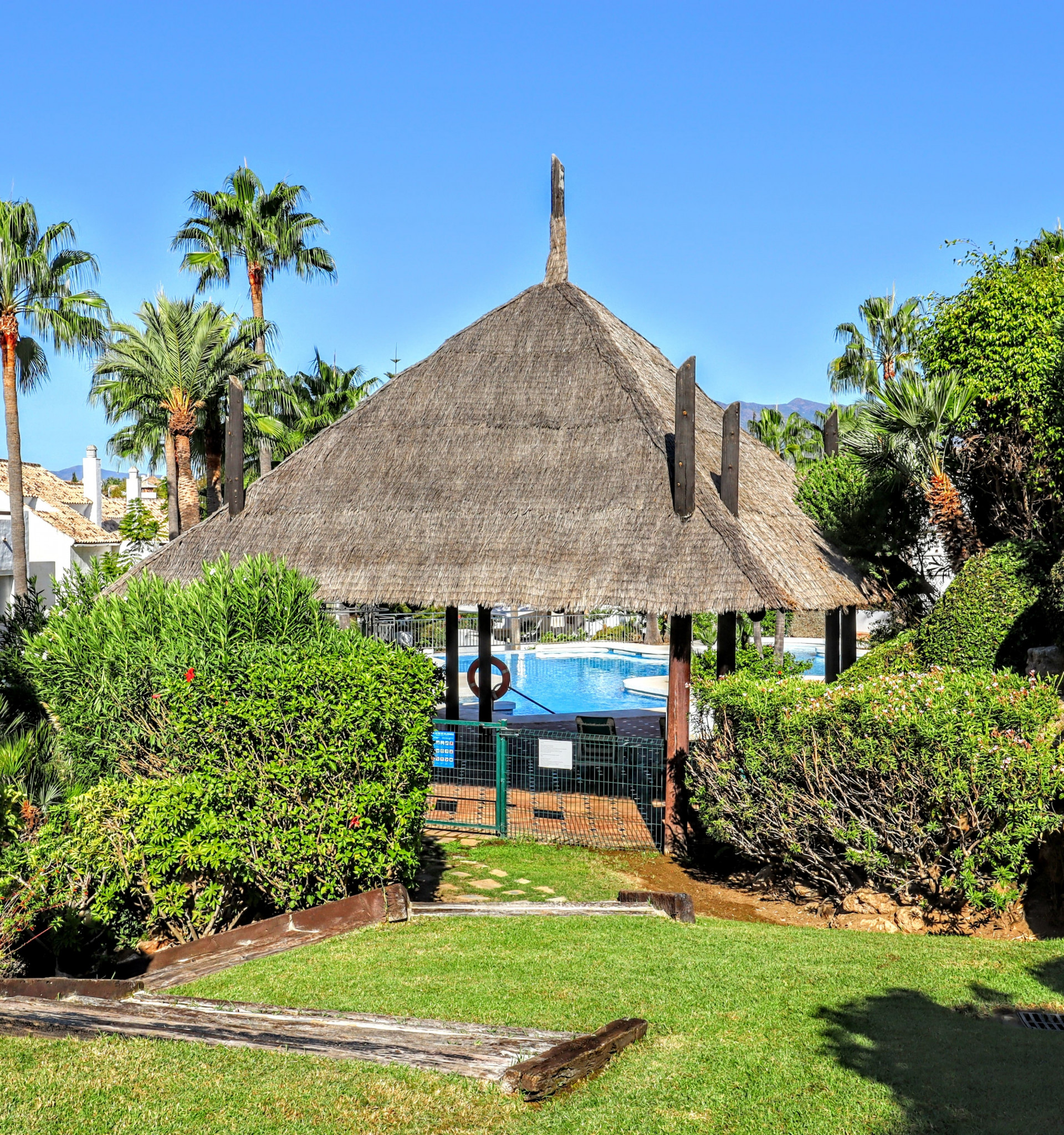 Semi Detached House Marbella Golden Mile RT-04