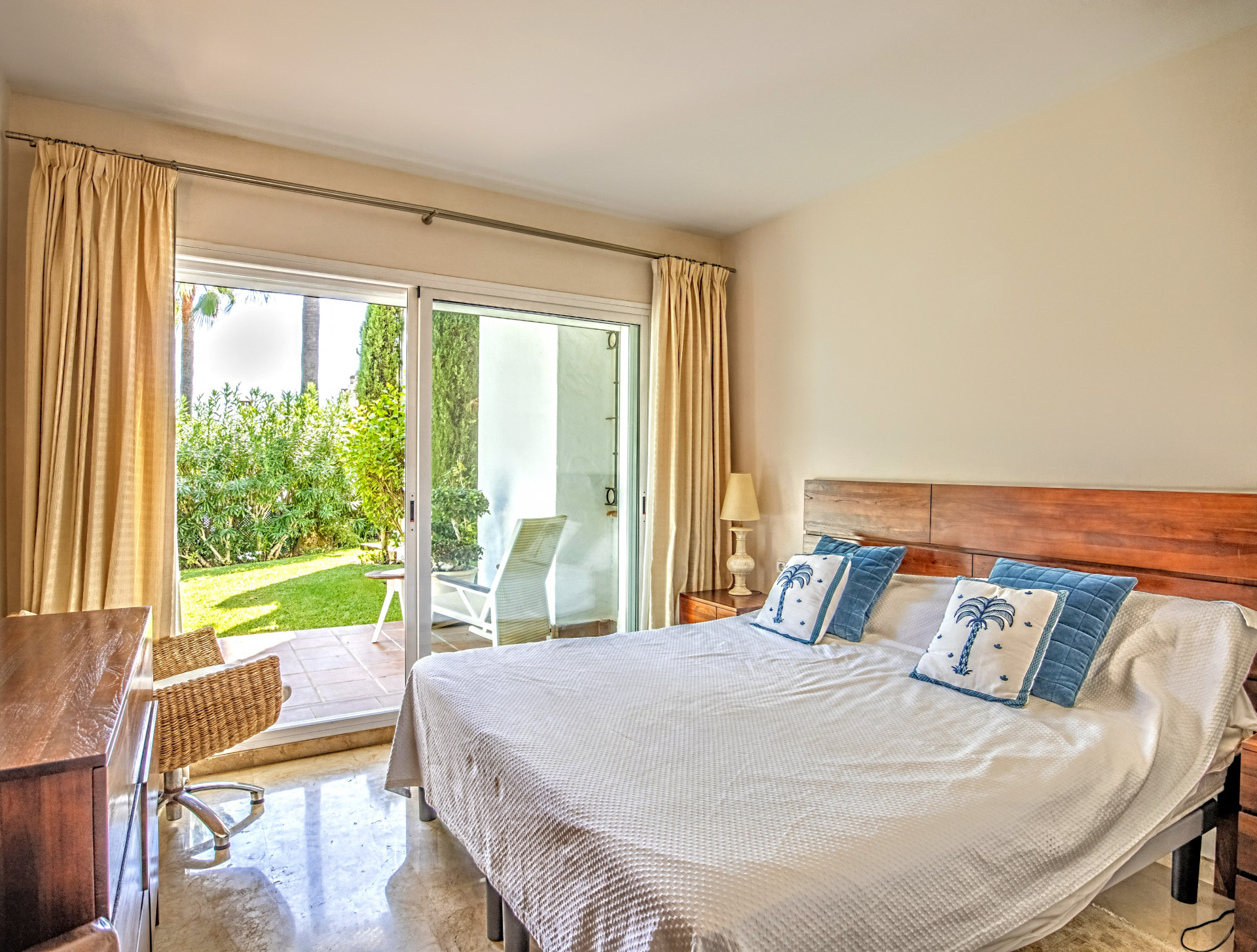 Semi Detached House Marbella Golden Mile RT-04