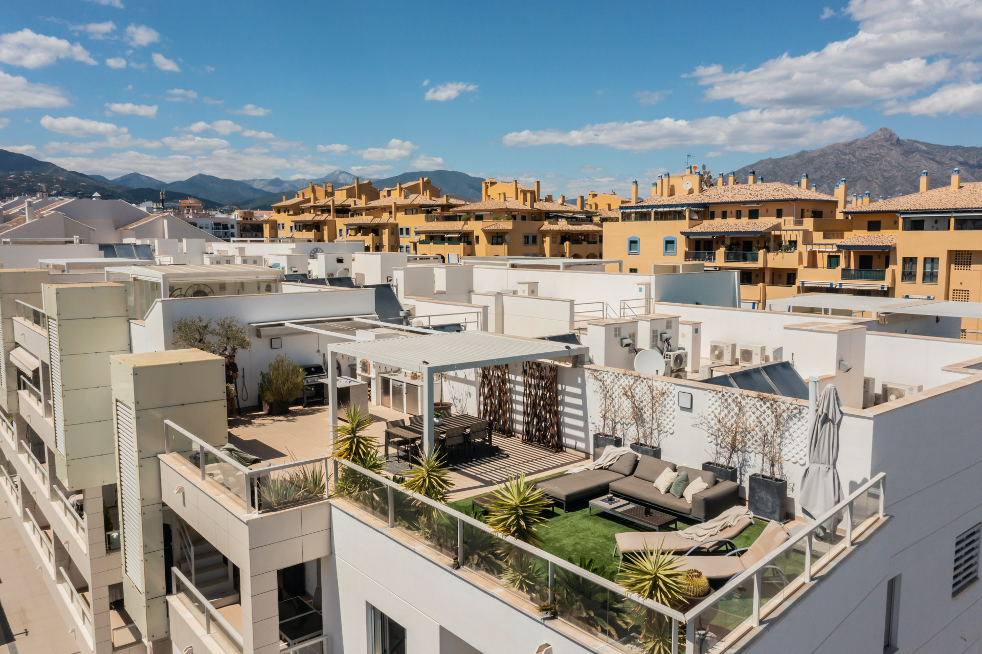 Penthouse with roof-top terrace in San Pedro